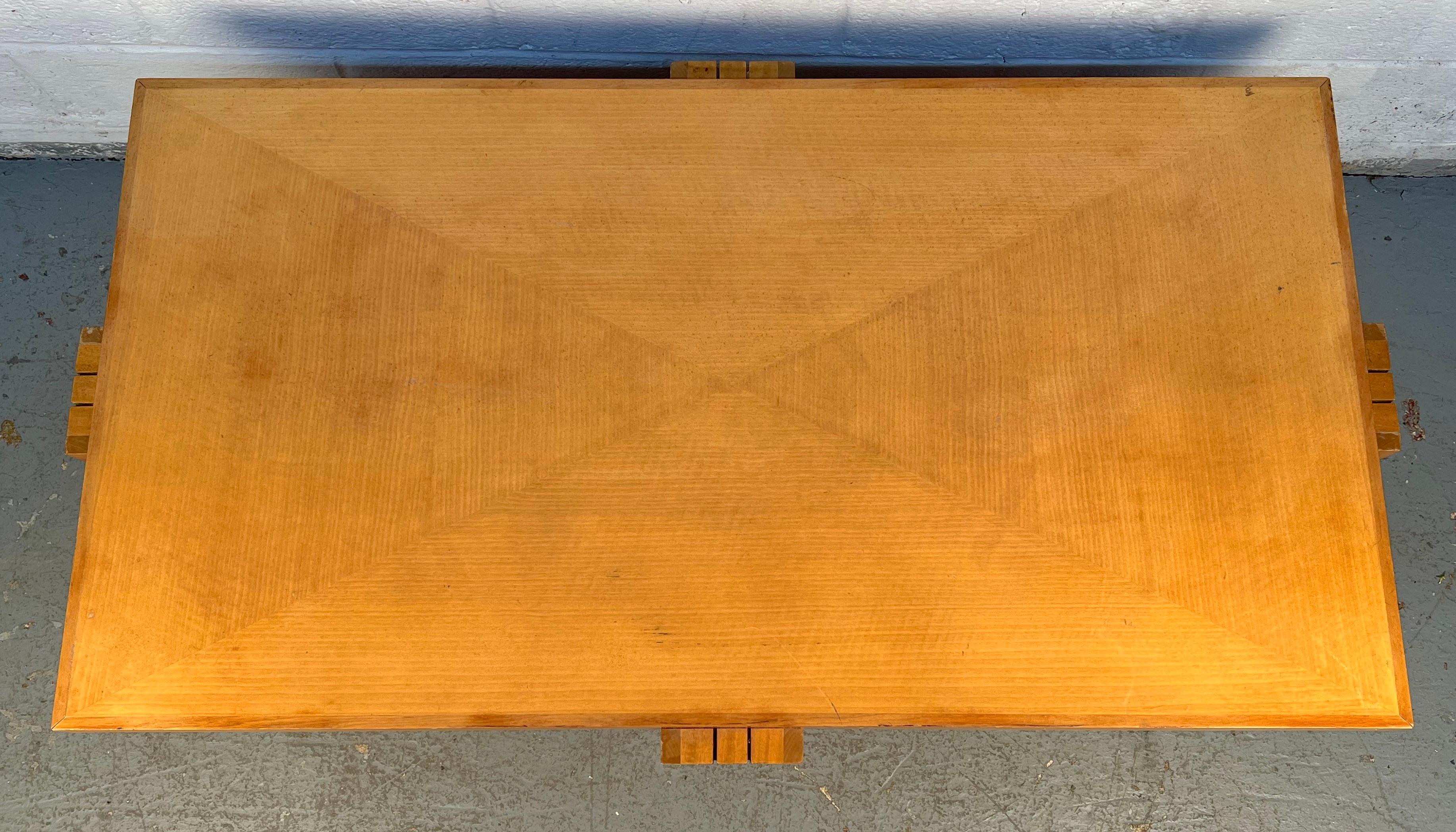 Mesa baja de arce moderna de mediados de siglo en venta 2