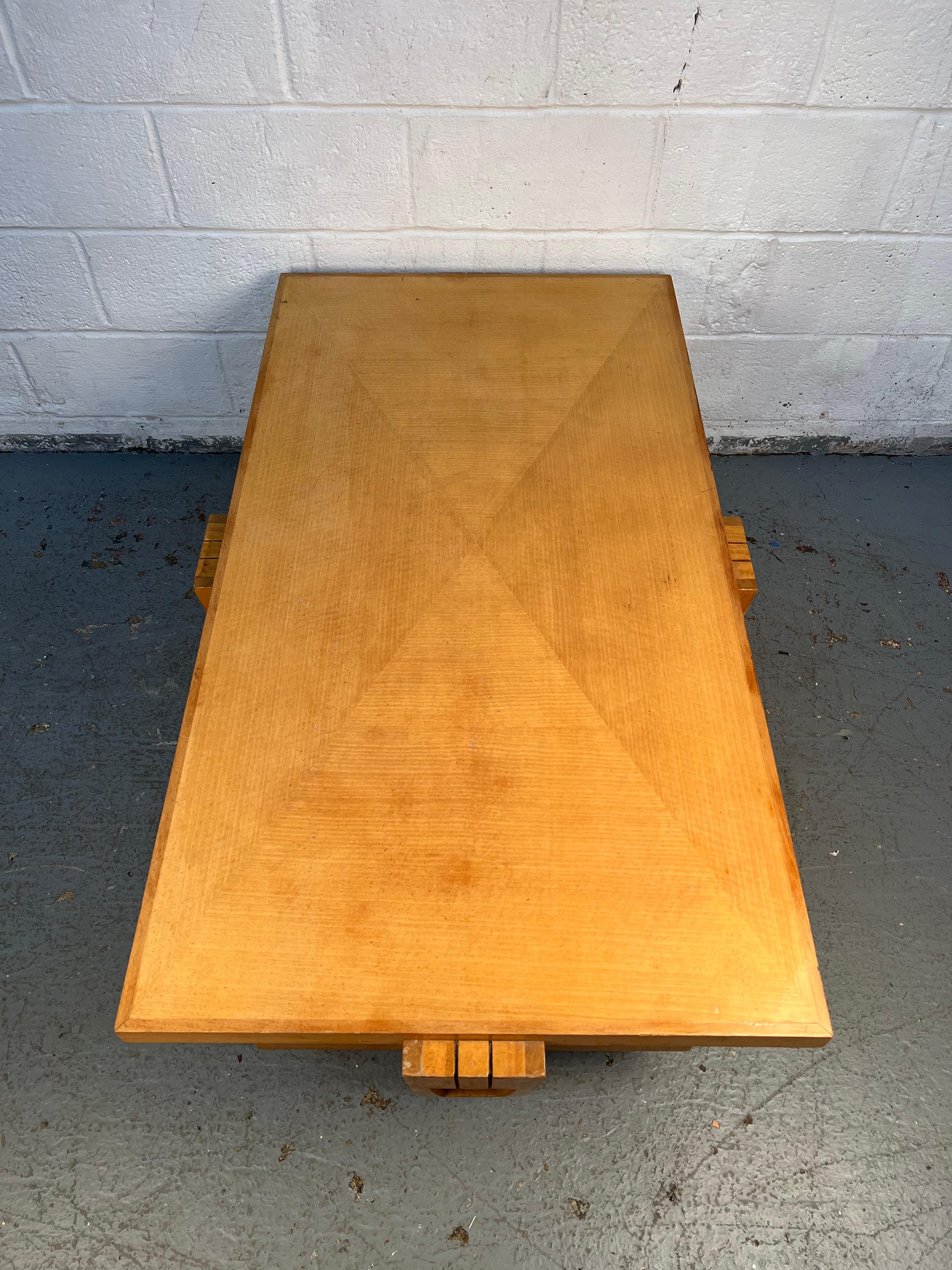 Mesa baja de arce moderna de mediados de siglo en venta 3