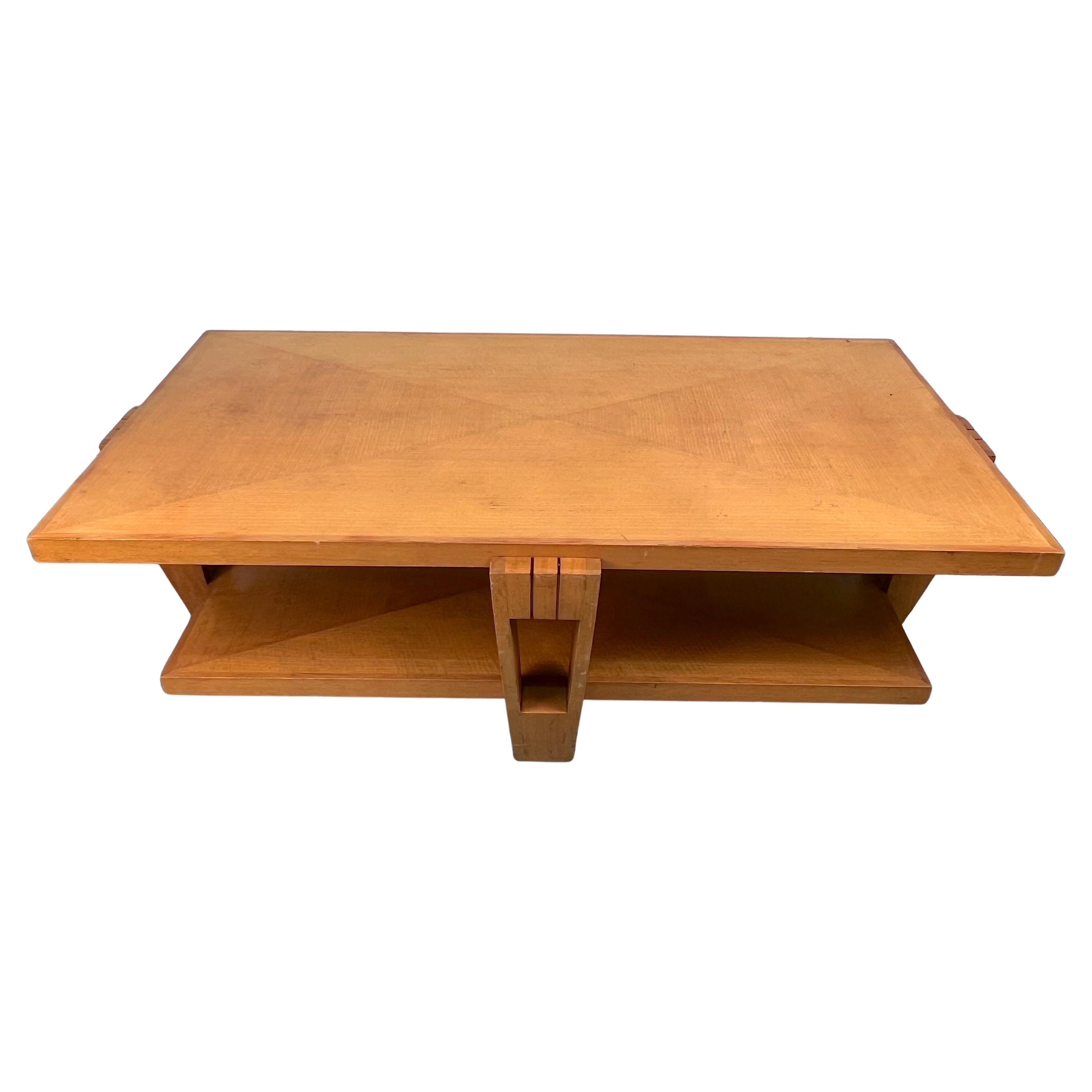 Mesa baja de arce moderna de mediados de siglo