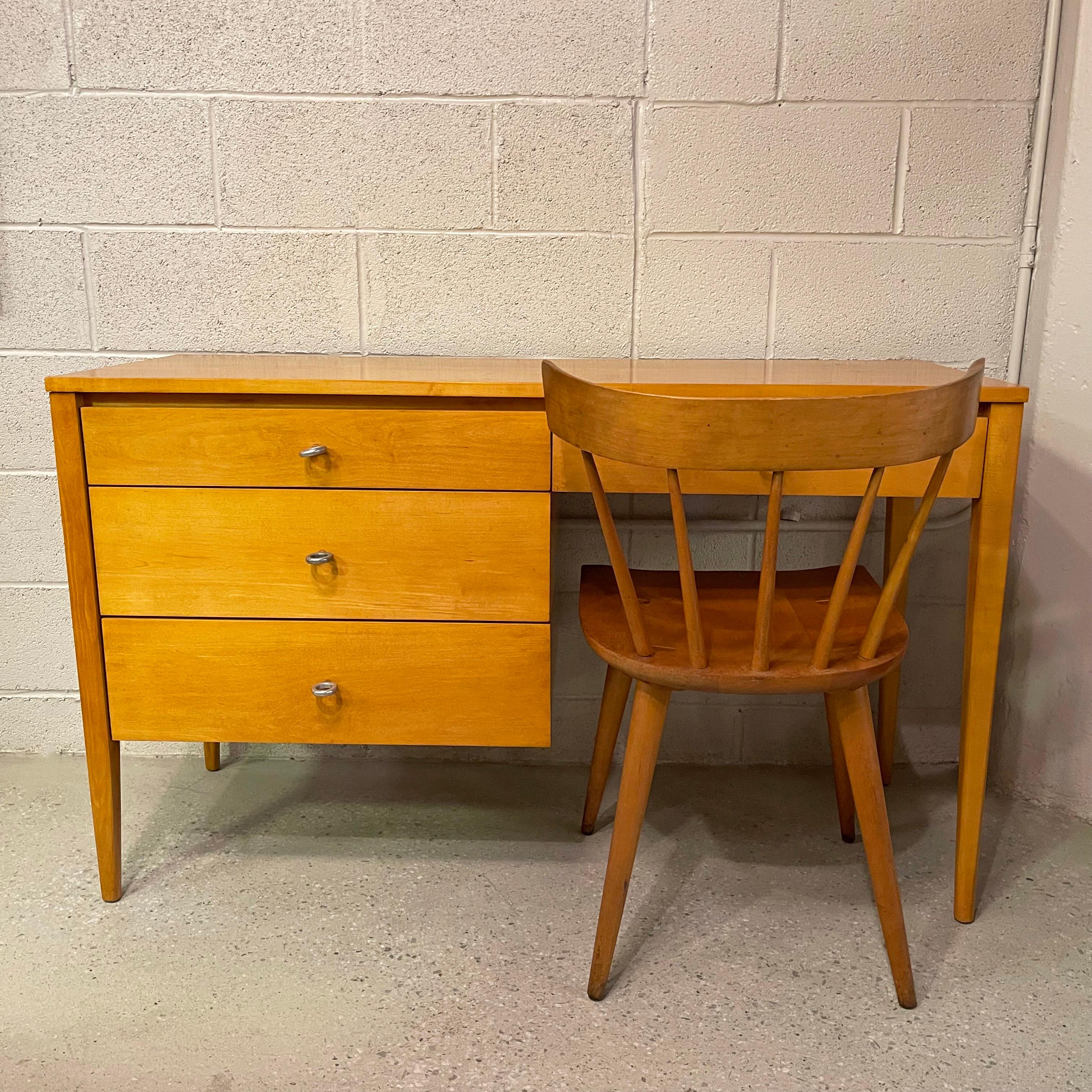 American Mid-Century Modern Maple Desk By Paul McCobb For Planner Group For Sale