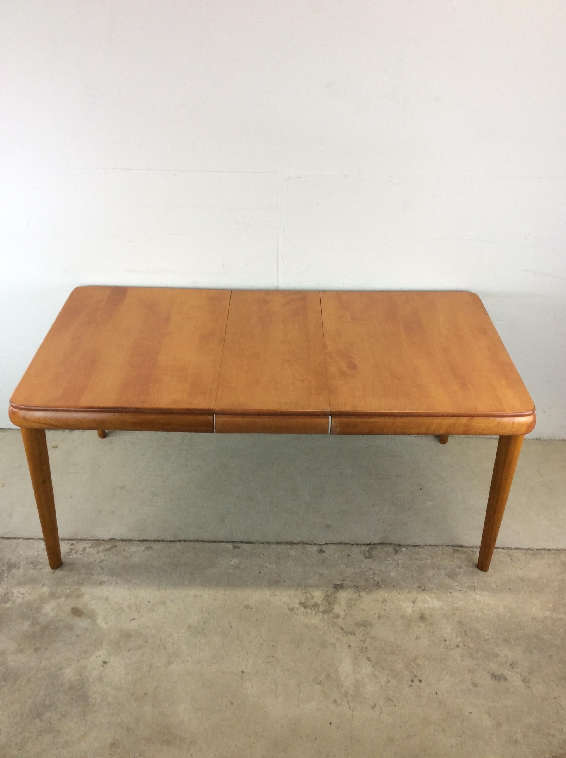 Mid Century Modern Maple Dining Table with Leaf In Good Condition In Freehold, NJ