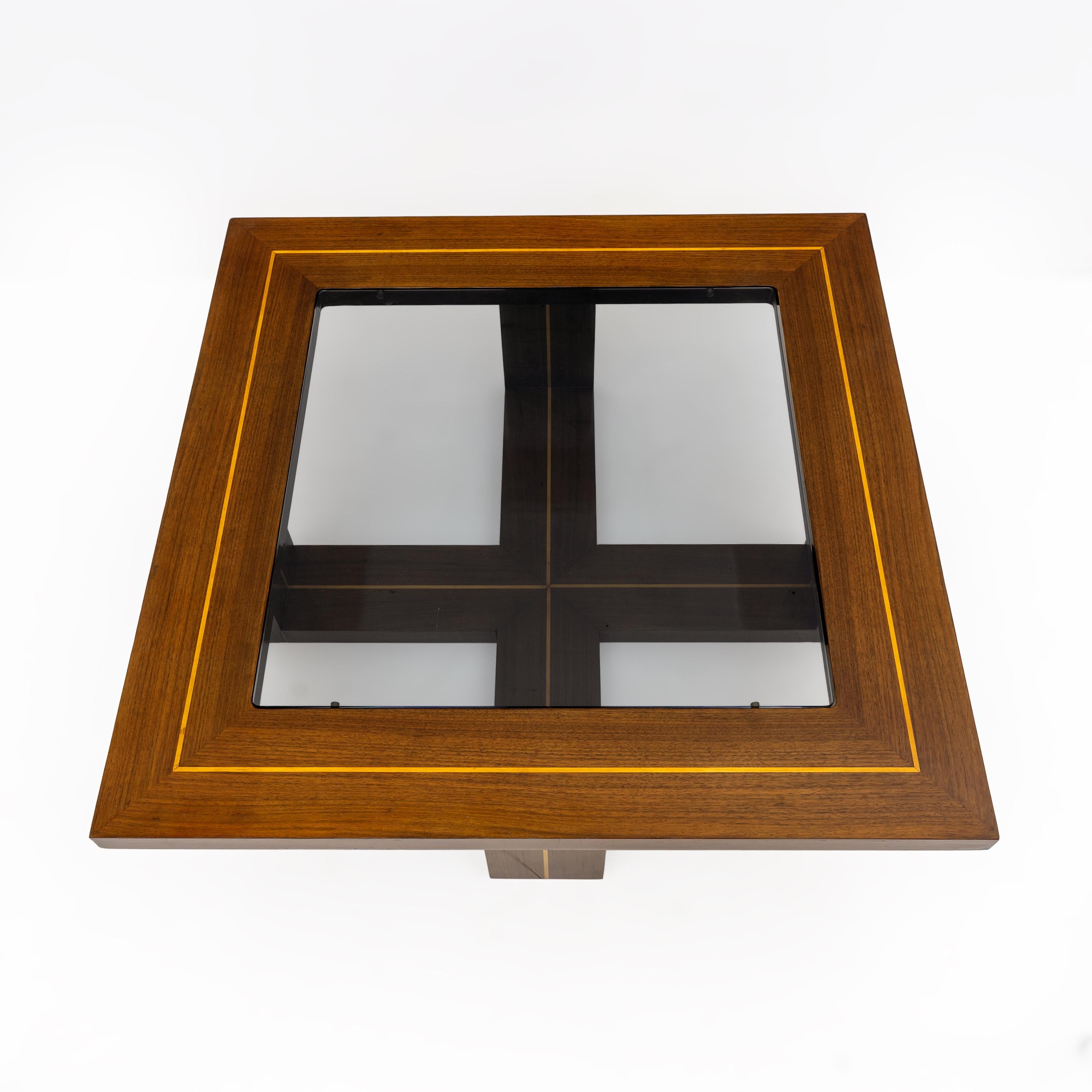 Mid-century Modern Maple Inlays and Walnut Coffee Table, Italy, 1970s In Excellent Condition For Sale In Puglia, Puglia