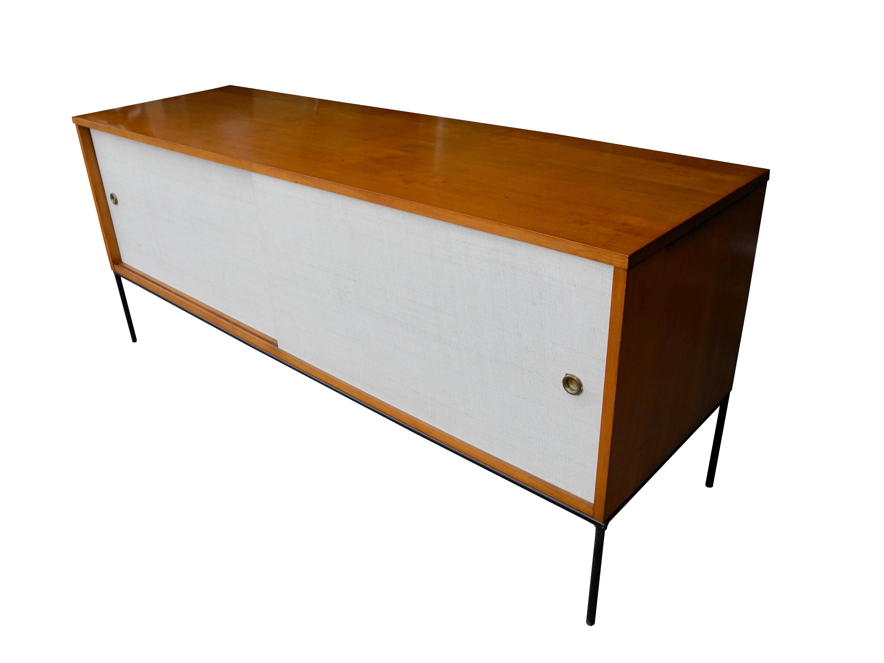 Mid-Century Modern Maple Original Low Sideboard / Credenza by Paul McCobb In Good Condition In Hudson, NY