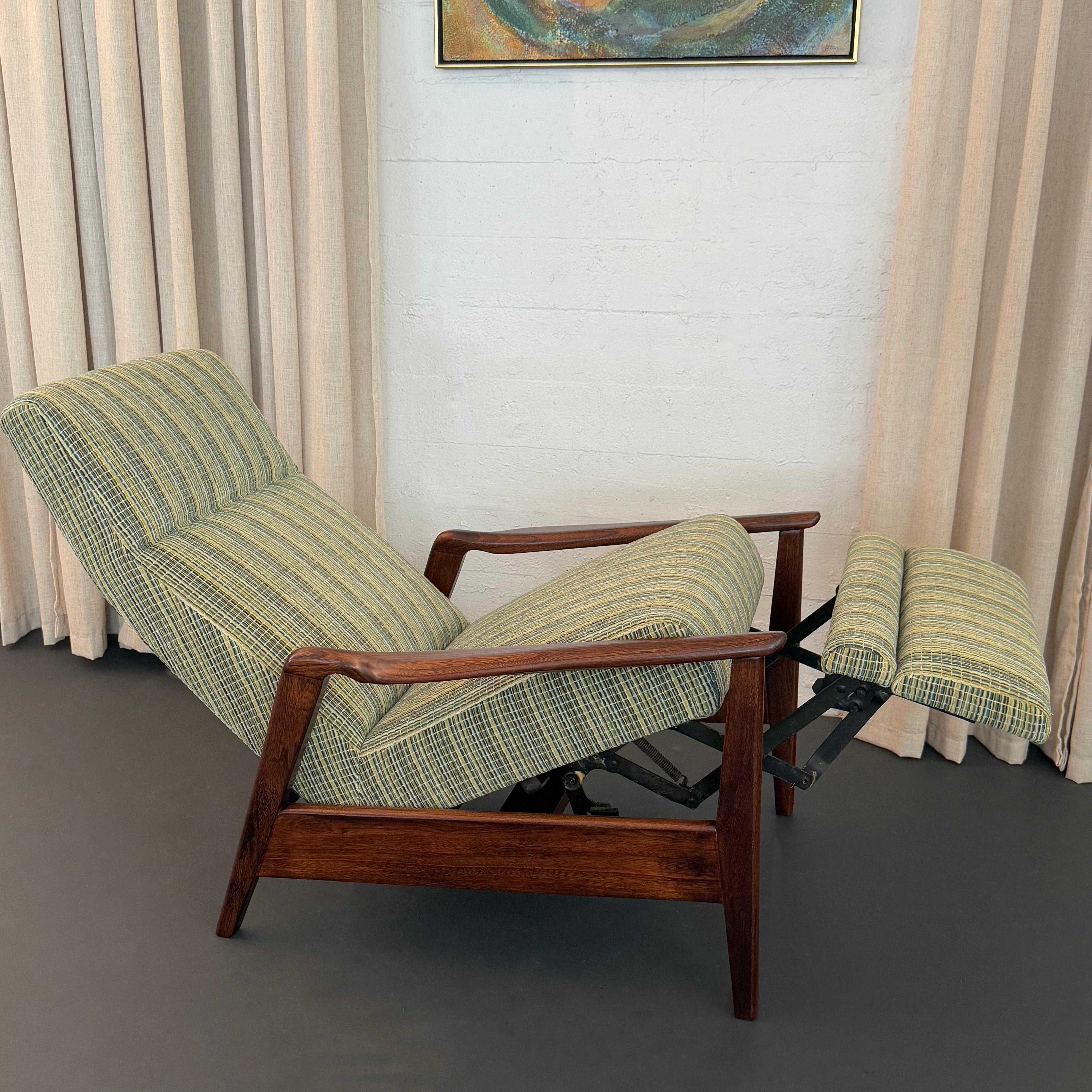 Mid-Century Modern Maple Reclining Lounge Chair In Good Condition For Sale In Brooklyn, NY