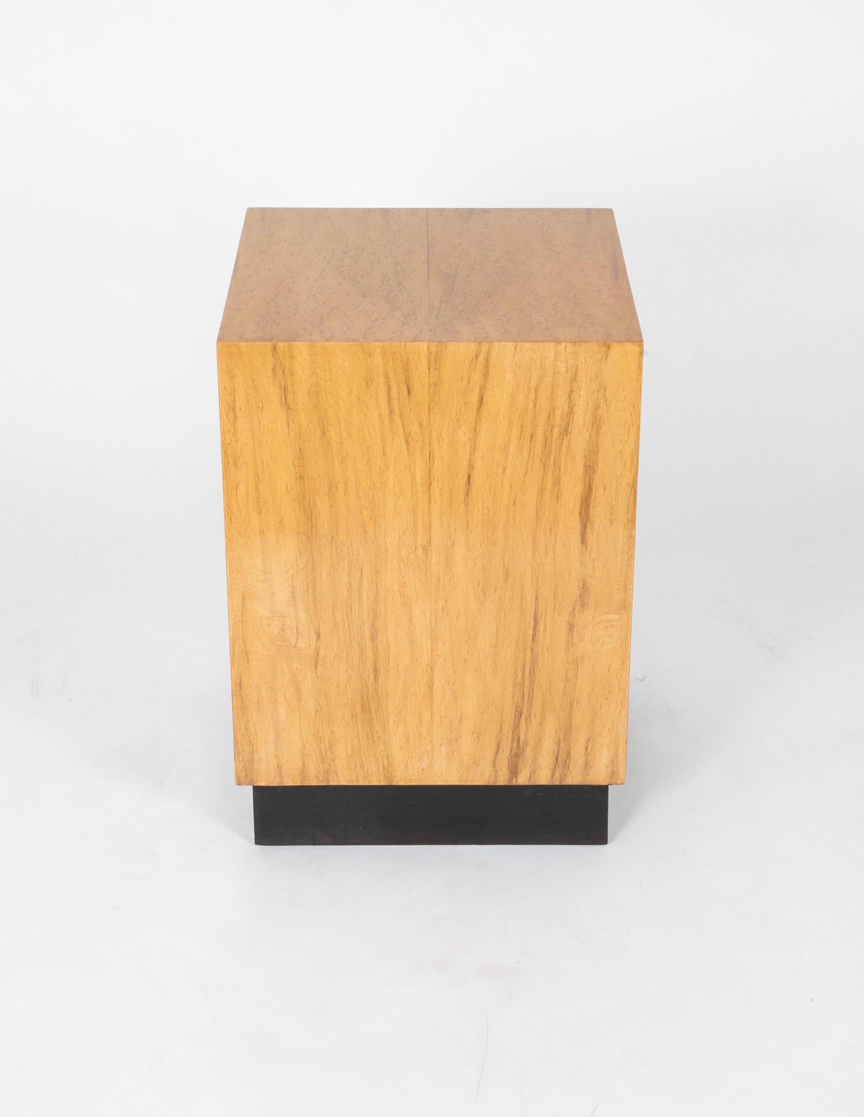 Mid Century Modern Maple Veneered Cube Form End Tables In Good Condition In Stamford, CT