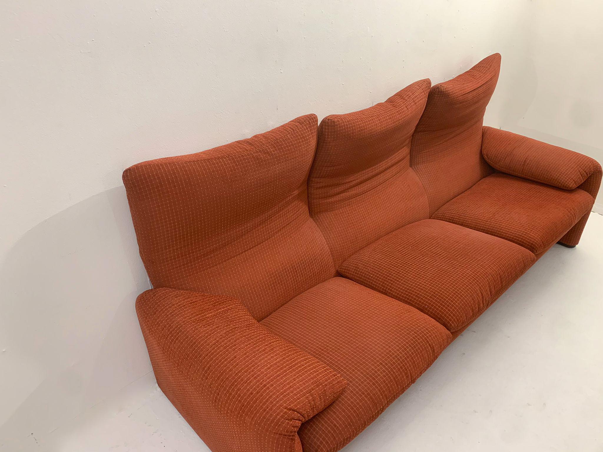 Mid-Century Modern Maralunga Sofa by Vico Magistretti, Original Red Fabric, 1970 10