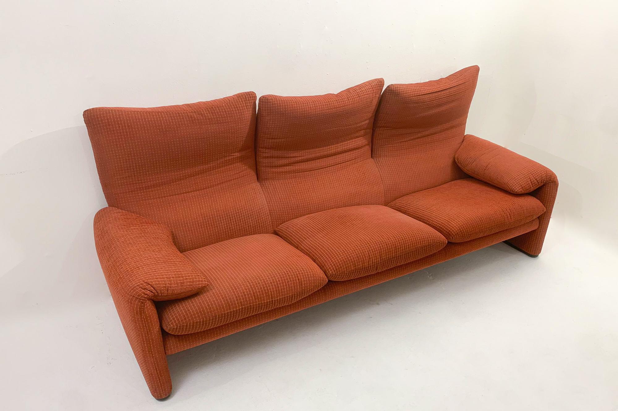 European Mid-Century Modern Maralunga Sofa by Vico Magistretti, Original Red Fabric, 1970