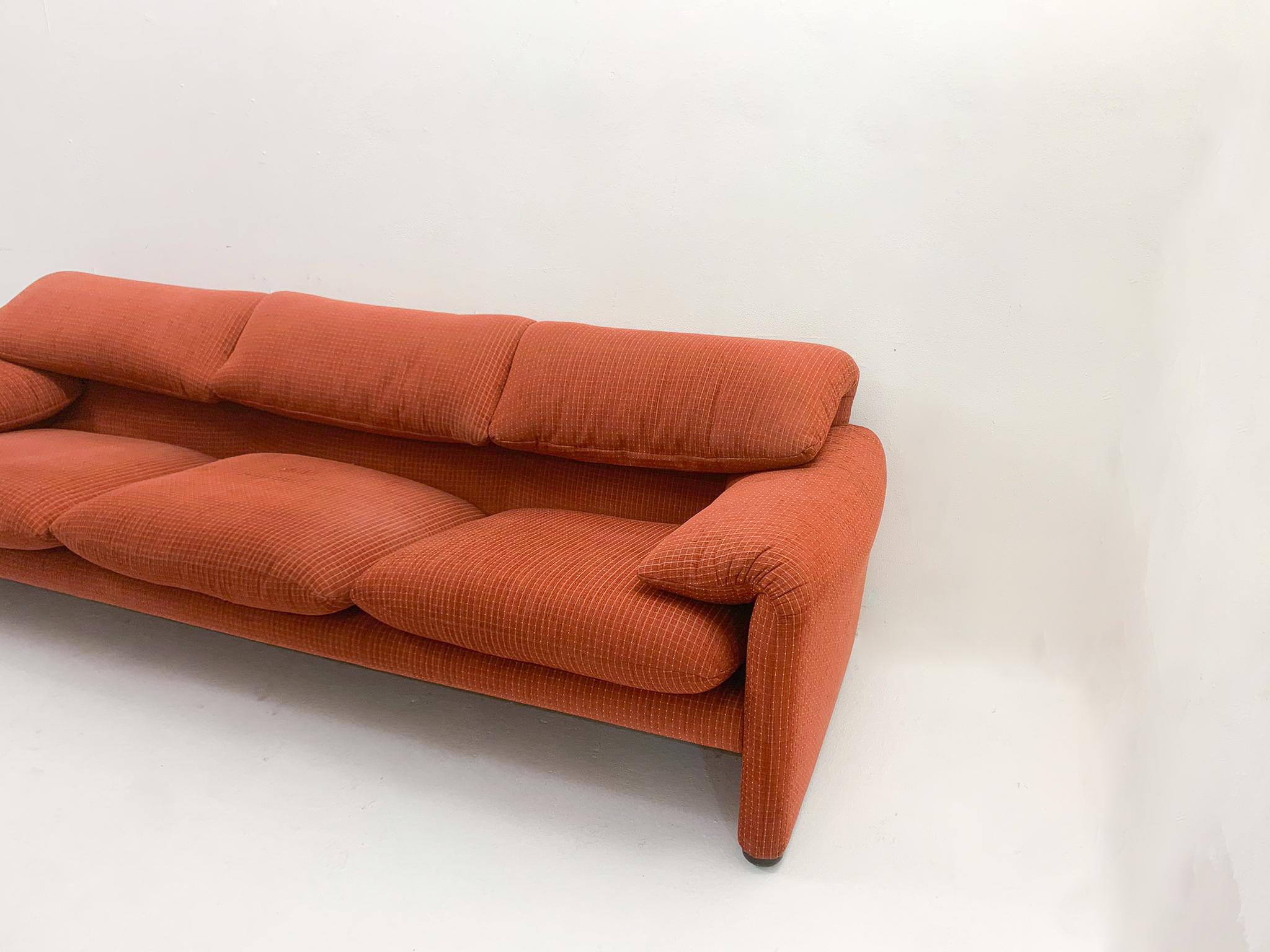 Mid-Century Modern Maralunga Sofa by Vico Magistretti, Original Red Fabric, 1970 In Good Condition In Brussels, BE