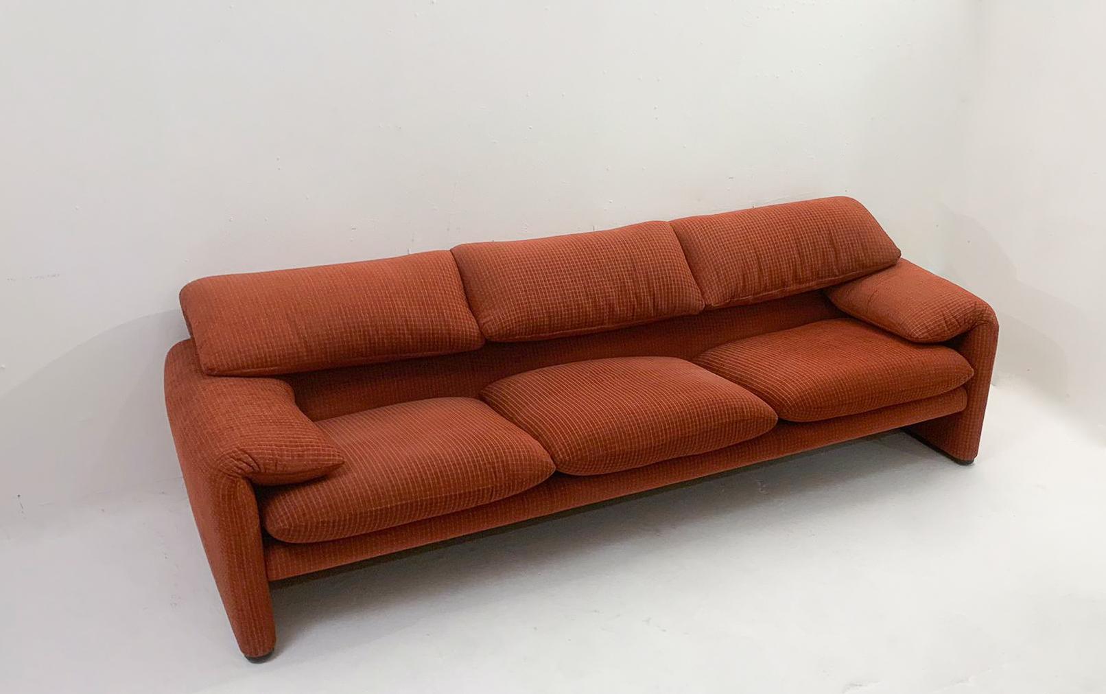 Late 20th Century Mid-Century Modern Maralunga Sofa by Vico Magistretti, Original Red Fabric, 1970