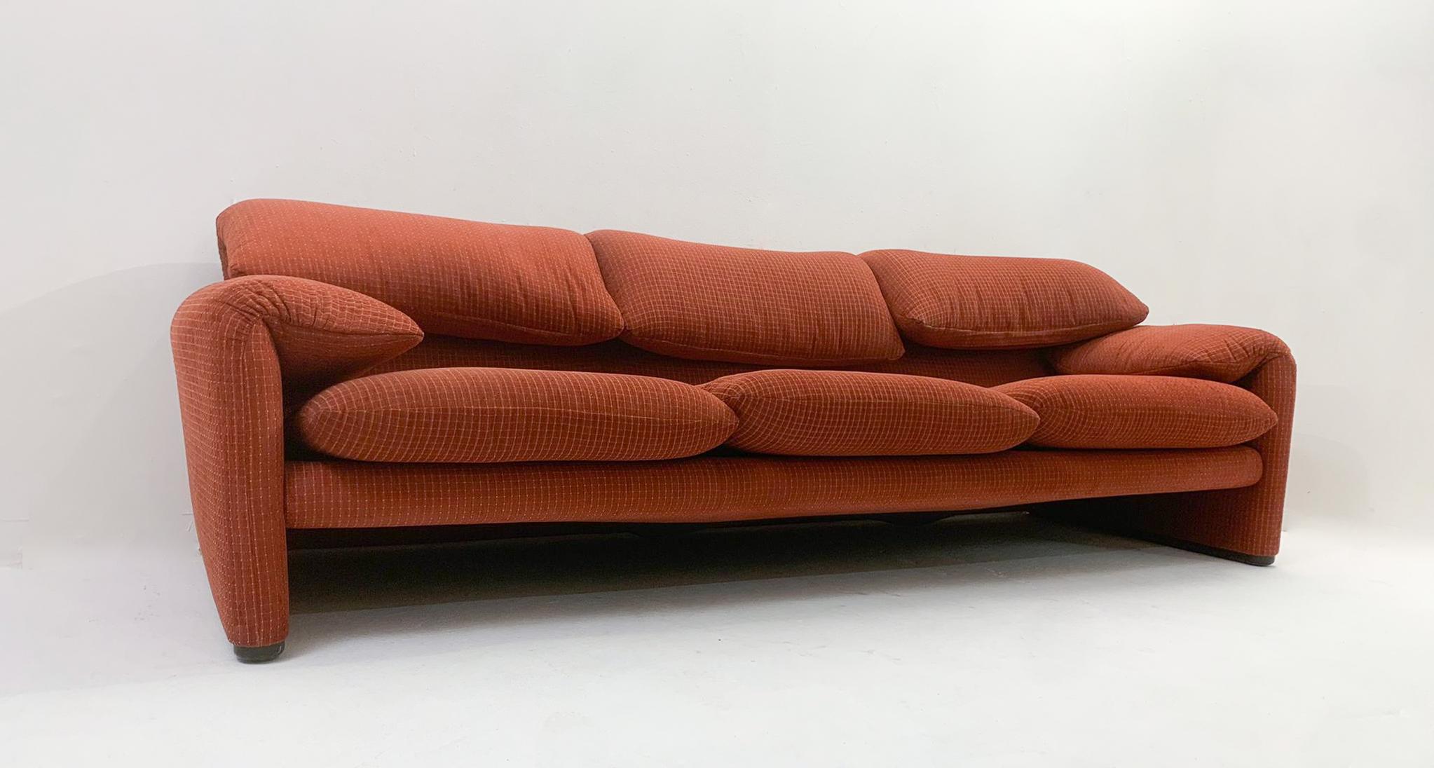 Mid-Century Modern Maralunga Sofa by Vico Magistretti, Original Red Fabric, 1970 2