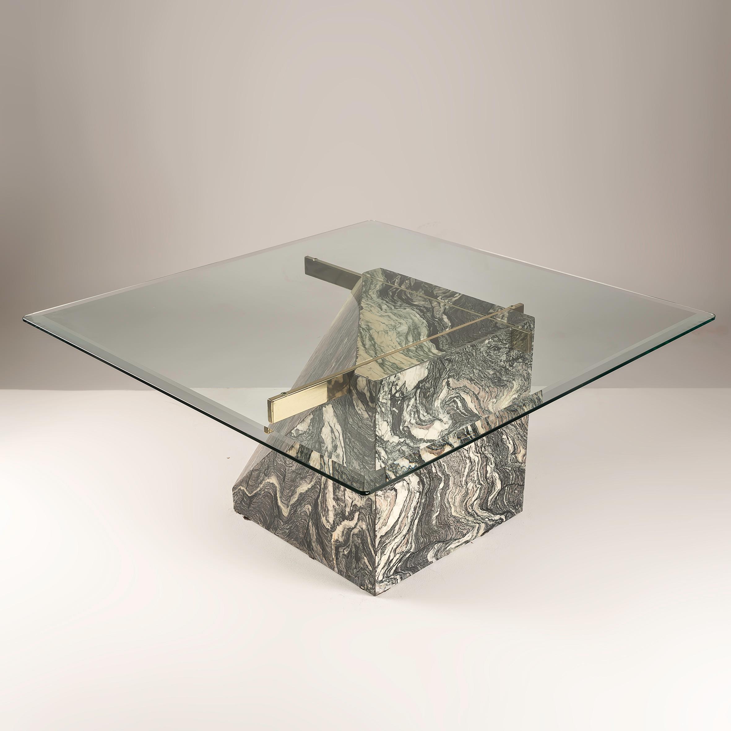 Moderner Couchtisch aus Marmor, Messing und Glas von Artedi (Mitte des Jahrhunderts) (Ende des 20. Jahrhunderts) im Angebot