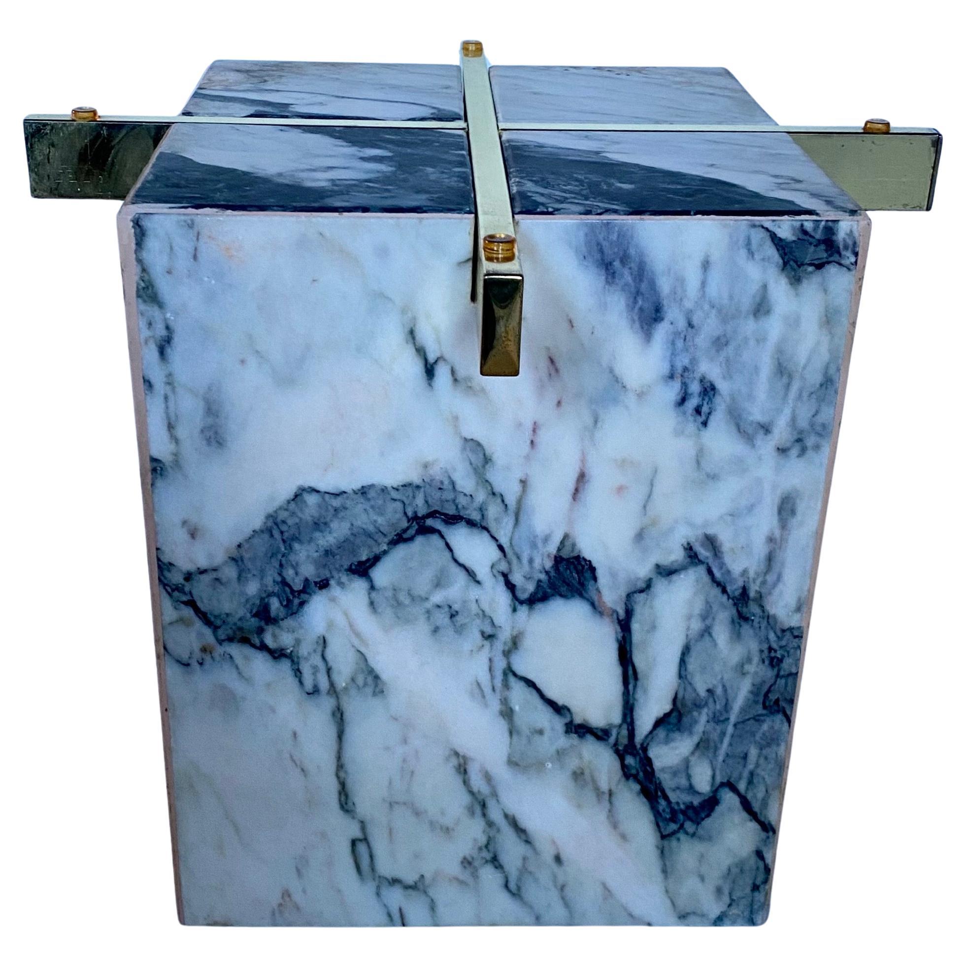 Placcato Tavolino da salotto in marmo a cubo in vetro fumé del Mid Century Modern di Artedi, Italia in vendita