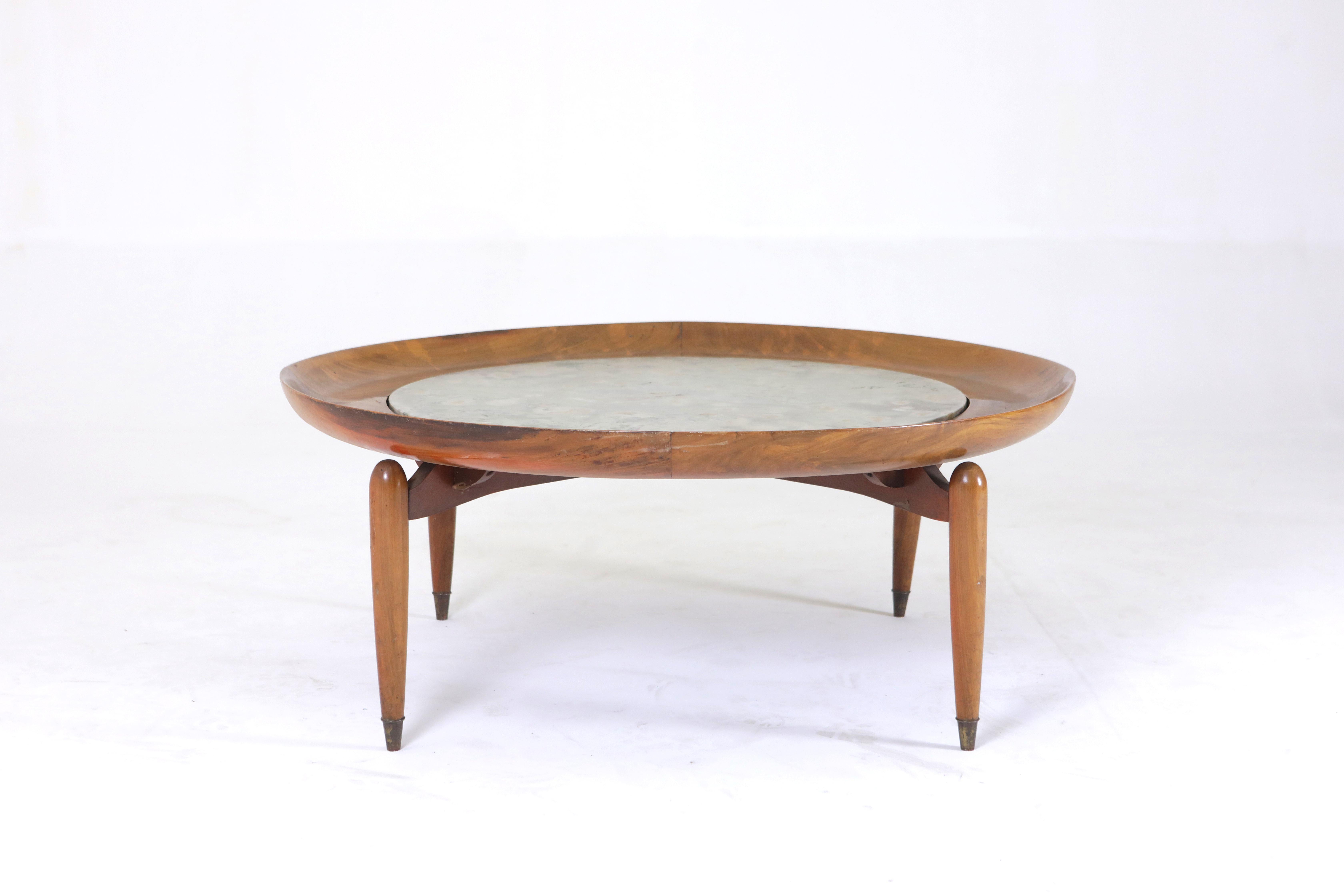 Elegant Mid-Century Modern marble top center table by Giuseppe Scapinelli, manufactured in 1950s in Brazil. Structured in massive solid Brazilian hardwood, this piece features a removable original brazilian marble top.