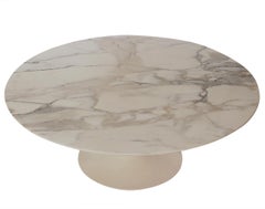 Mid-Century Modern Marble Tulip Round Cocktail Table by Eero Saarinen for Knoll