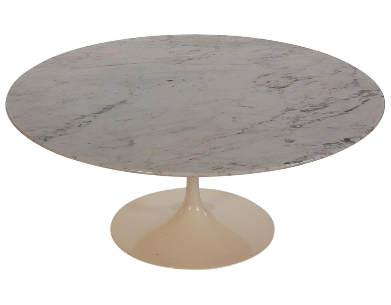 An early example of Eero Saarinen's Tulip table prosuced by Knoll in the early 1960s. This table features a cast iron weighted aluminum base with circular marble top. All original in great condition.