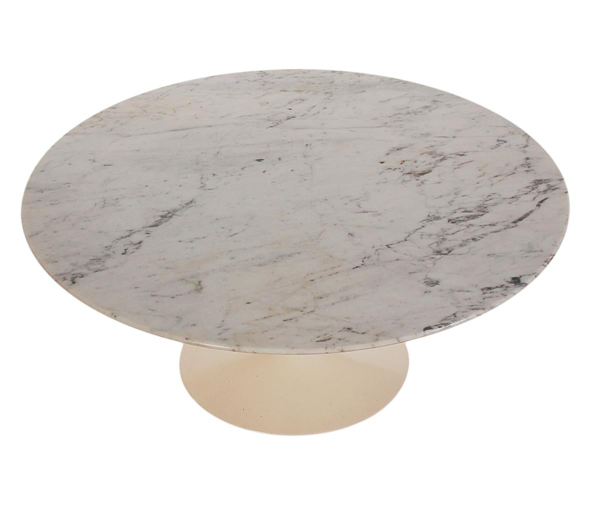 American Mid-Century Modern Marble Tulip Round Cocktail Table by Eero Saarinen for Knoll