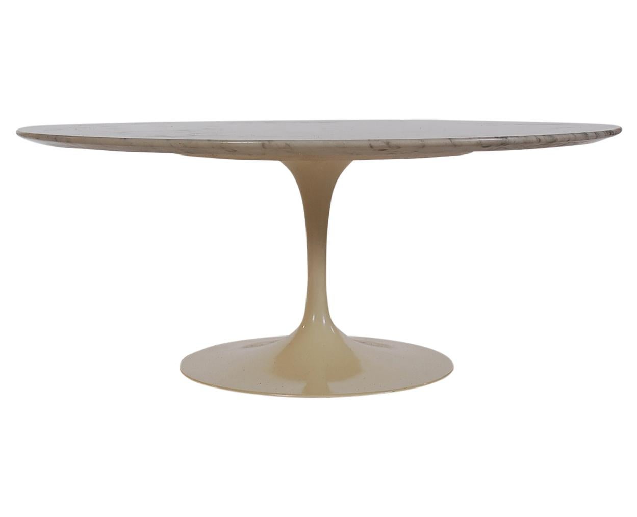 Mid-Century Modern Marble Tulip Round Cocktail Table by Eero Saarinen for Knoll In Good Condition In Philadelphia, PA