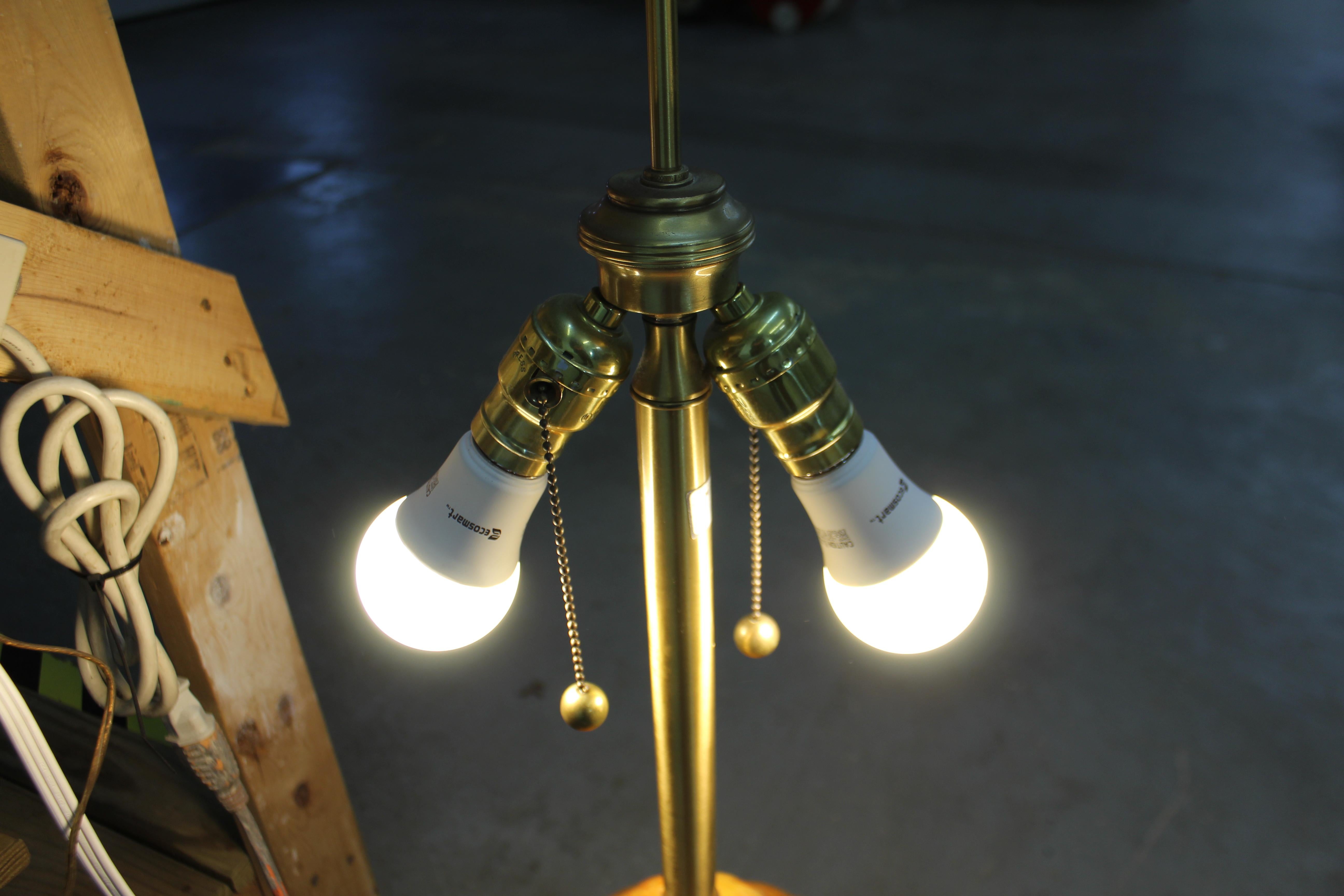 Lámpara moderna de mediados de siglo Marbro Lamp Co. Lámpara de mesa de cerámica naranja pintada en venta 4