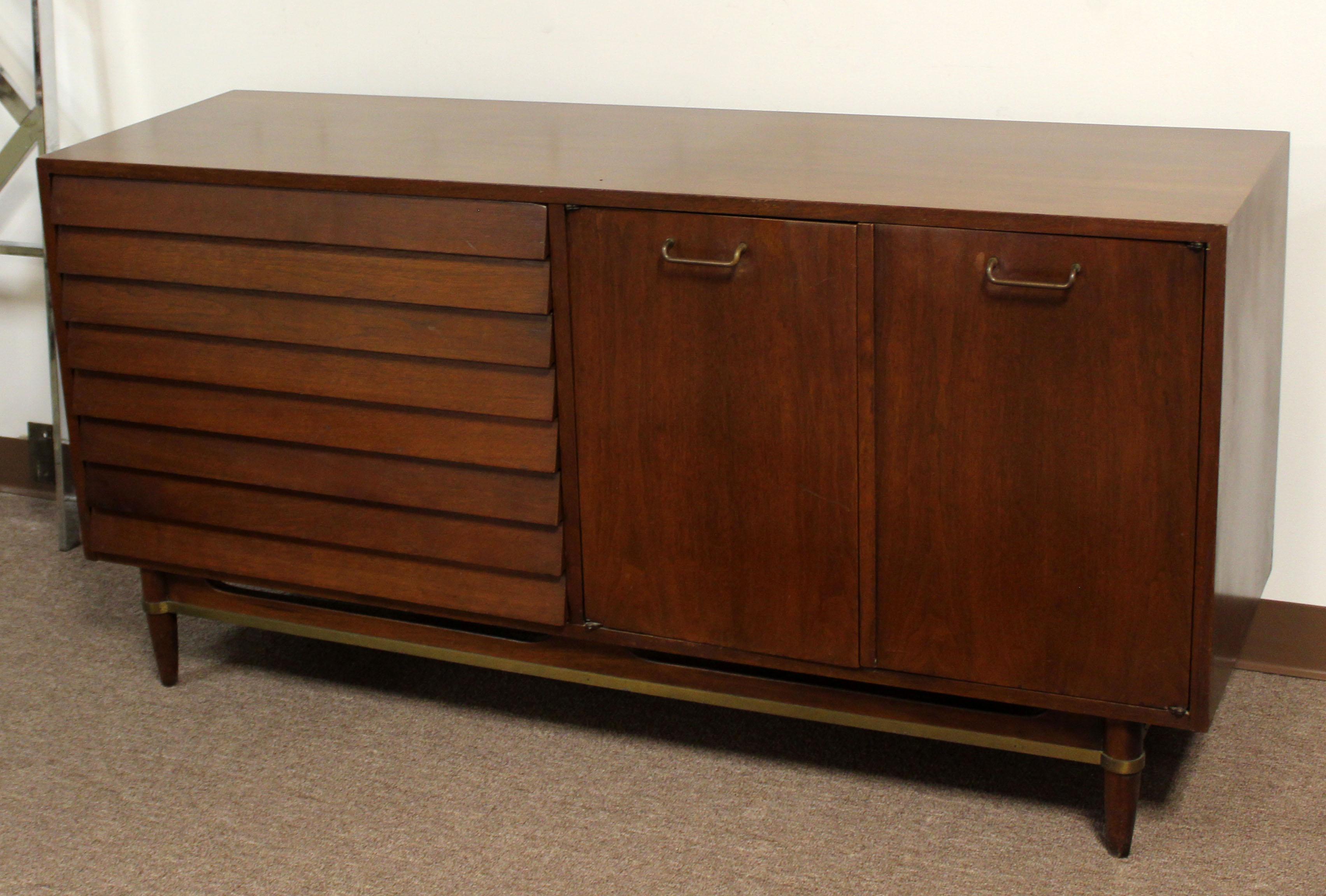 For your consideration is a wonderful, walnut dresser, with six drawers, by Merton Gershun for American of Martinsville, circa the 1950s. In very good vintage condition. The dimensions of each are 60