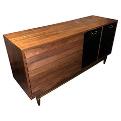 Mid-Century Modern Martin Gershun American of Martinsville Nussbaum Kommode