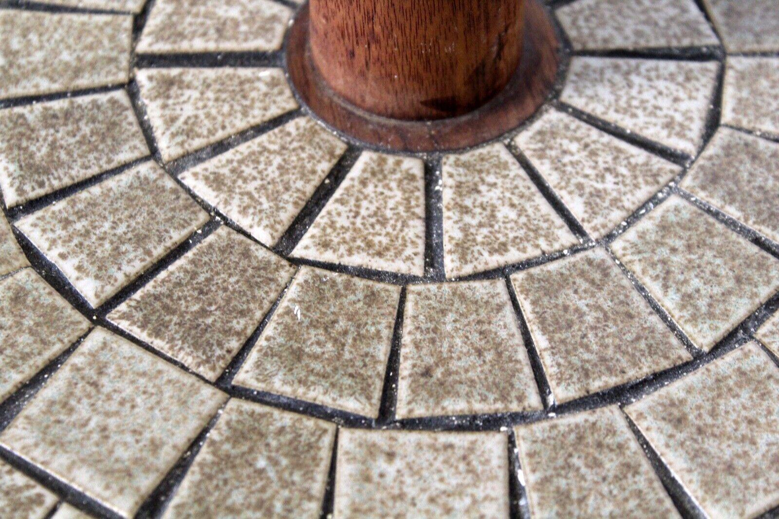 Mid-Century Modern Martz Walnut & Ceramic Tile Inlaid Floor Lamp Table In Good Condition In Keego Harbor, MI