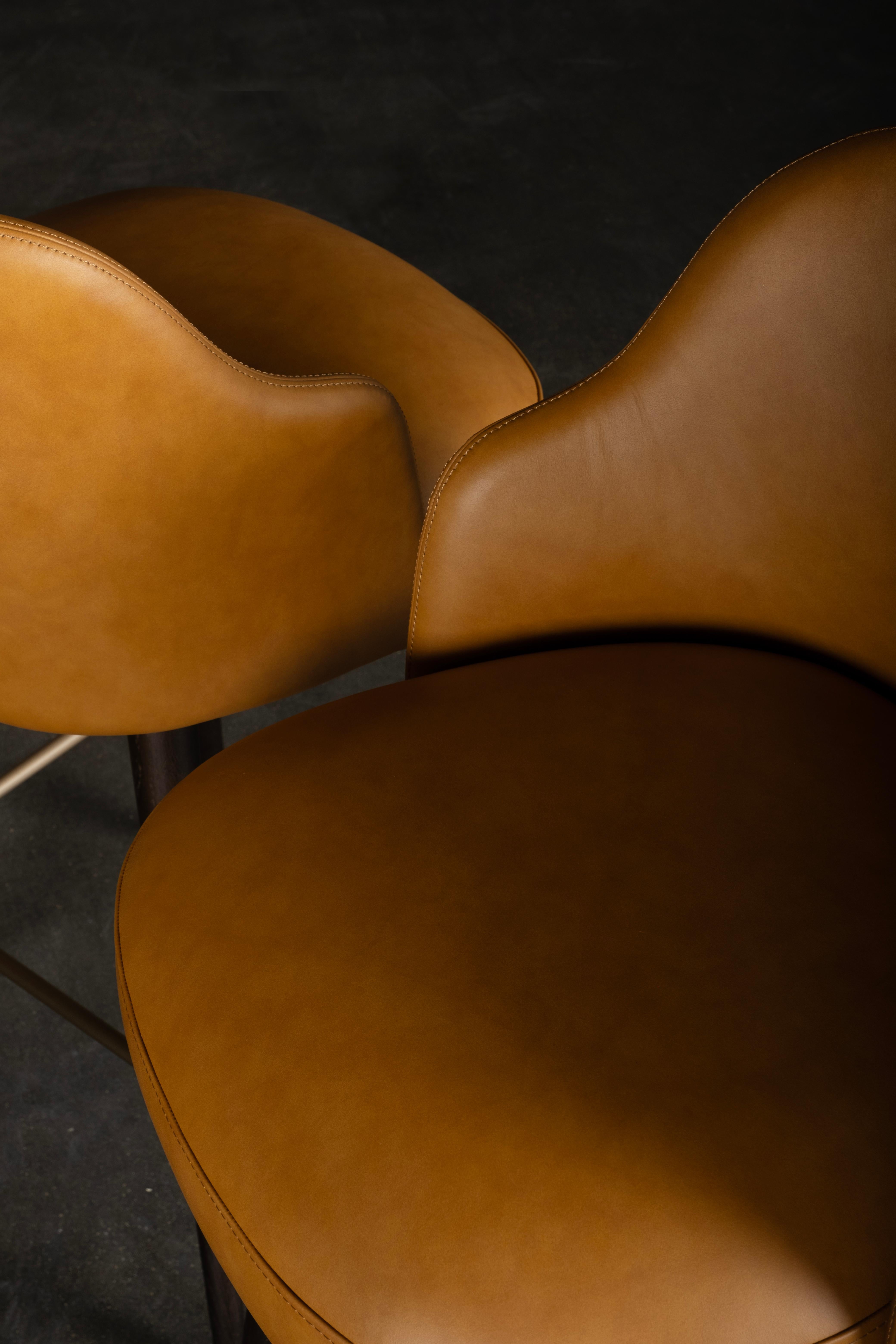 Mid-Century Modern Mary Drehbarhocker aus der Mitte des Jahrhunderts, Leder und Messing, handgefertigt von Greenapple im Angebot 6