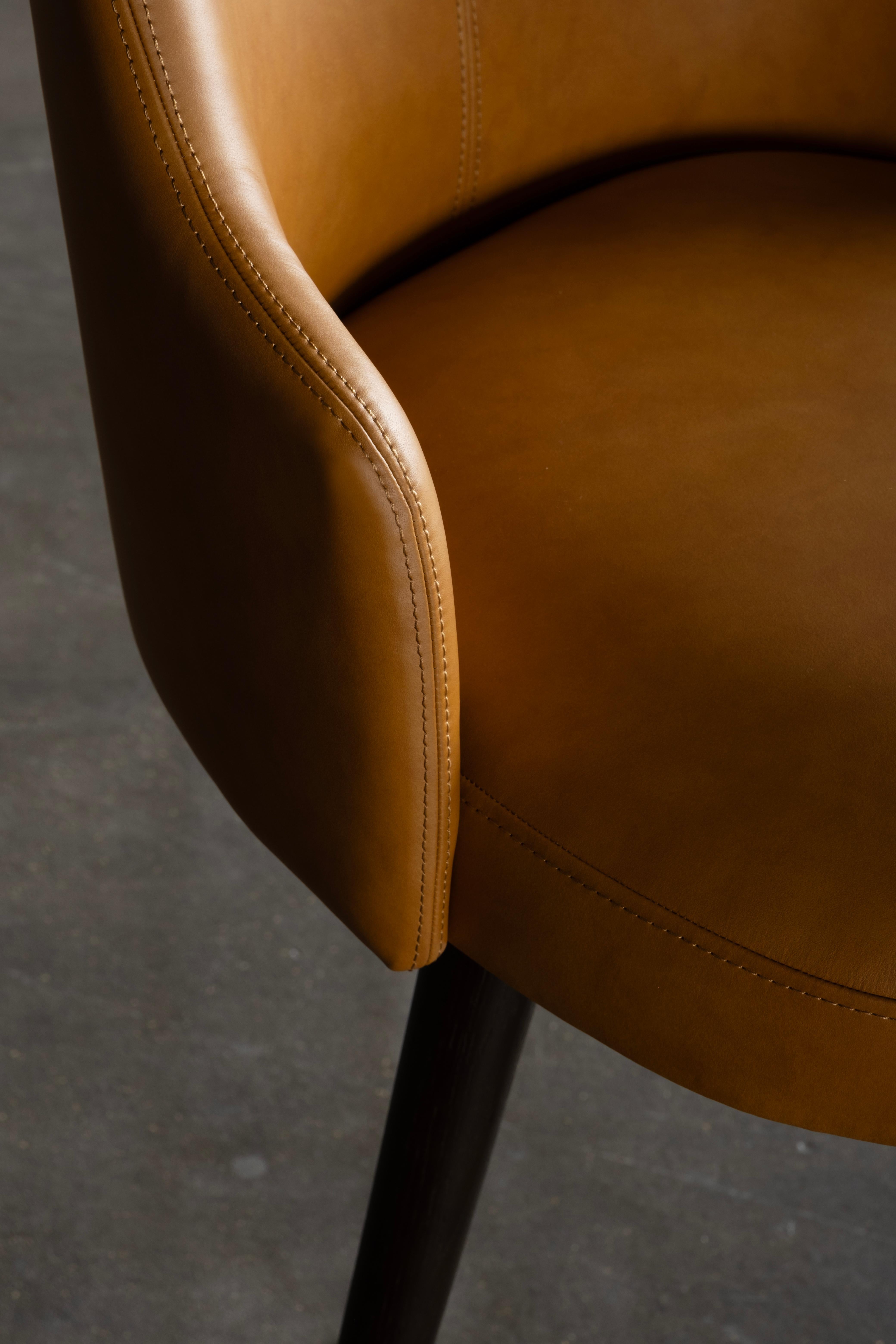 Mid-Century Modern Mary Drehbarhocker aus der Mitte des Jahrhunderts, Leder und Messing, handgefertigt von Greenapple im Angebot 1