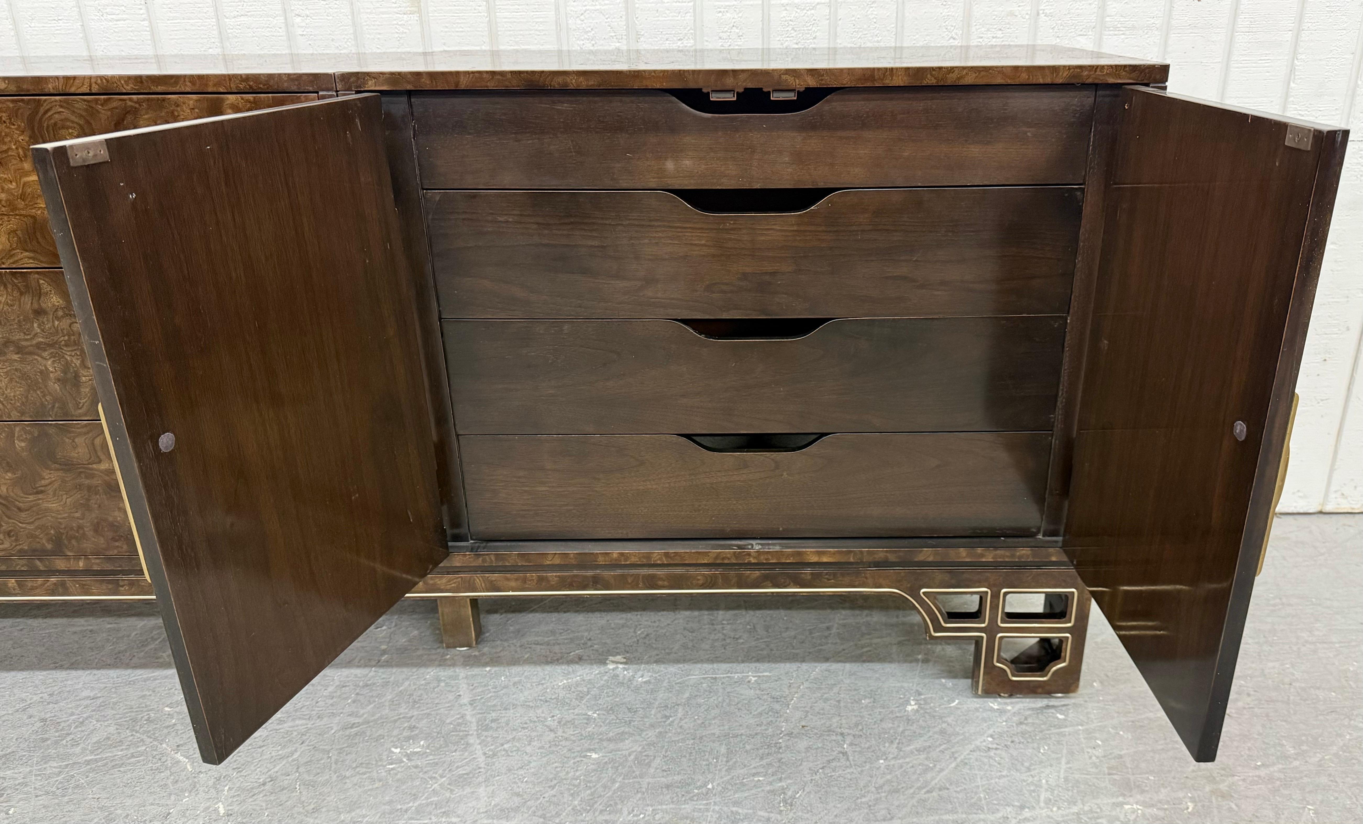 Mid-Century Modern Mastercraft 3-Piece Burled Wood Dresser For Sale 1