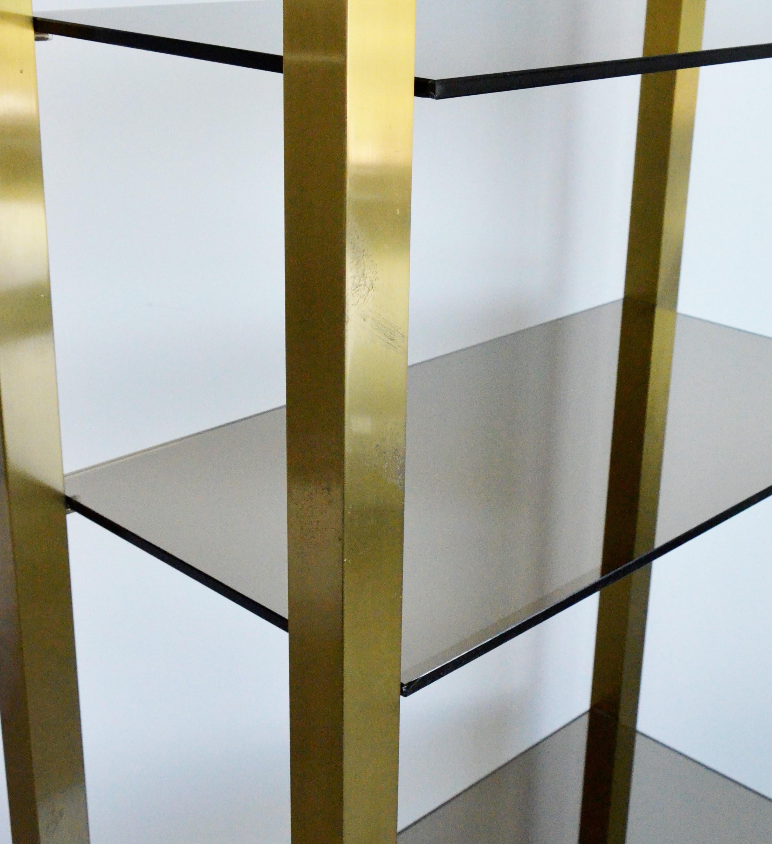 Mid-Century Modern Chinoiserie Mastercraft Style Brass with Smoked & Mirrored Glass Shelves Étagère