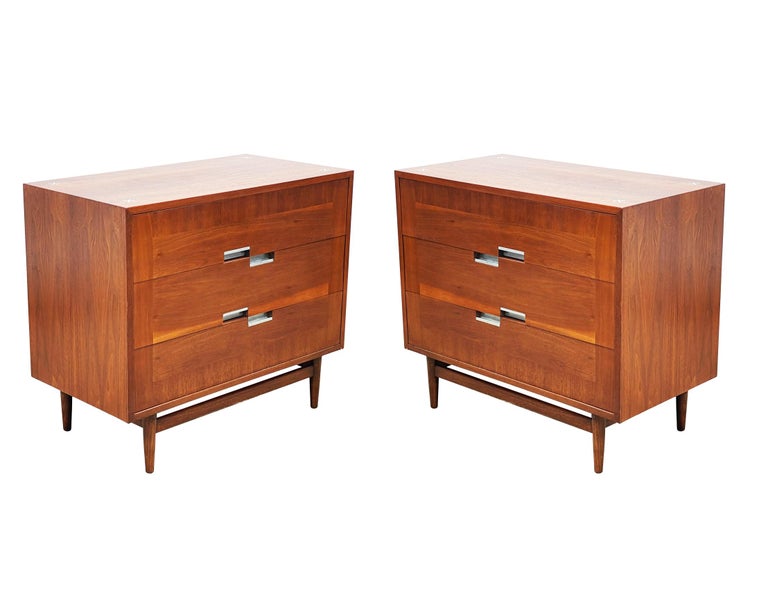 Mid-Century Modern Matching Pair of Chests, Commodes or Large Night Stands In Good Condition For Sale In Philadelphia, PA