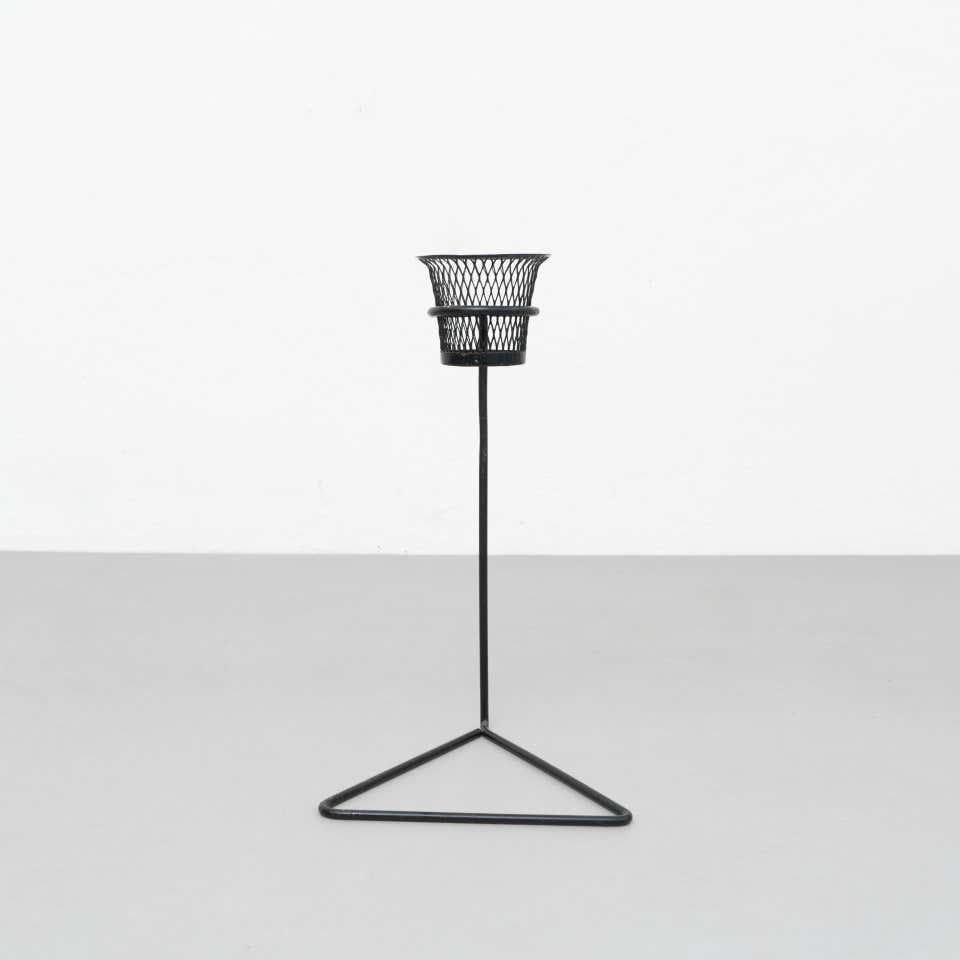 Plant stands designed by Mathieu Matégot, circa 1950.
Manufactured in France.

Perforated and lacquered metal.

Dimensions:
D 30 cm x W 32 cm x H 57 cm

In good original condition, with minor wear consistent with age and use, preserving a