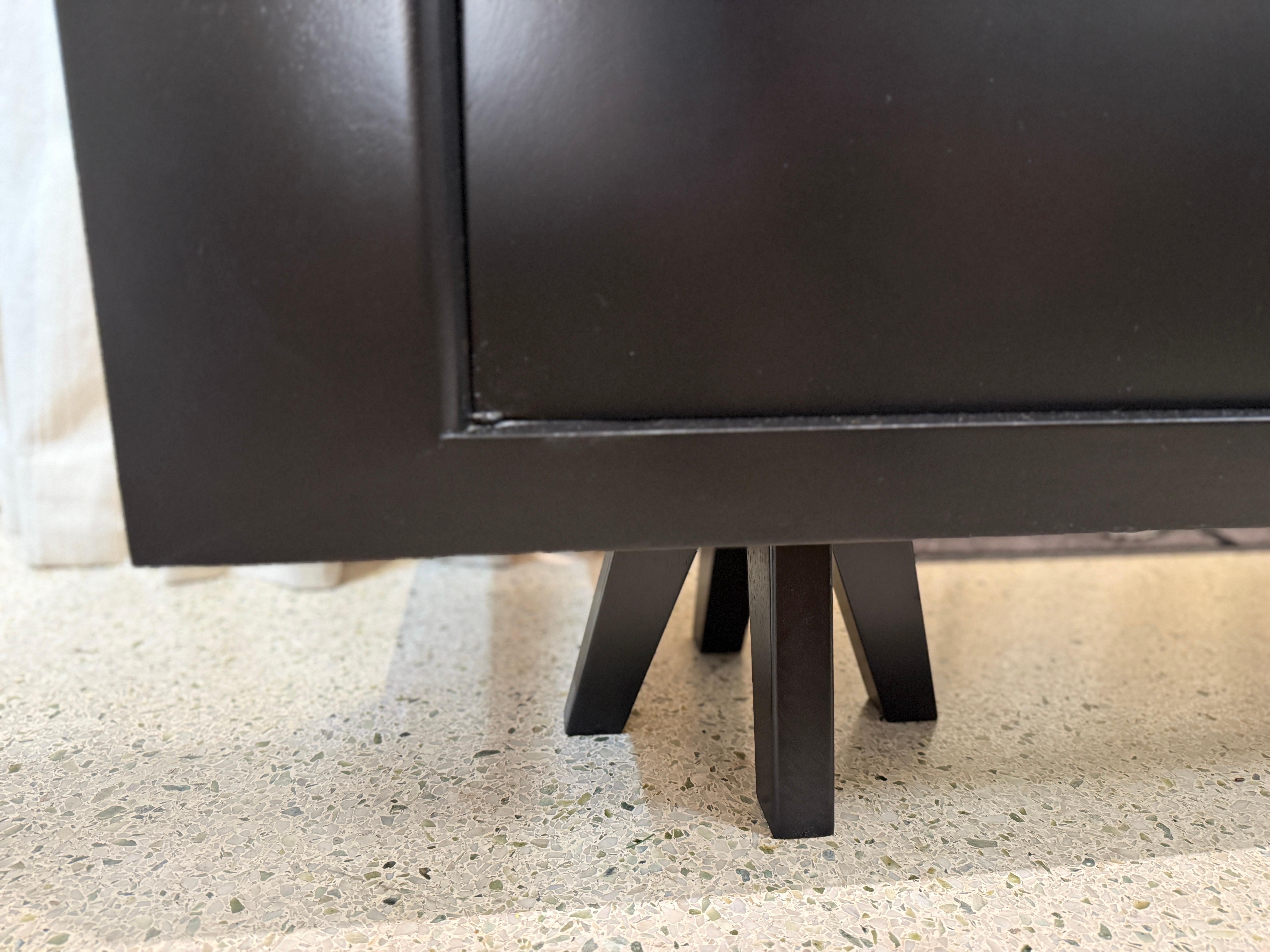 Américain Cabinet ébonisé de The Moderns Finish Matte en vente