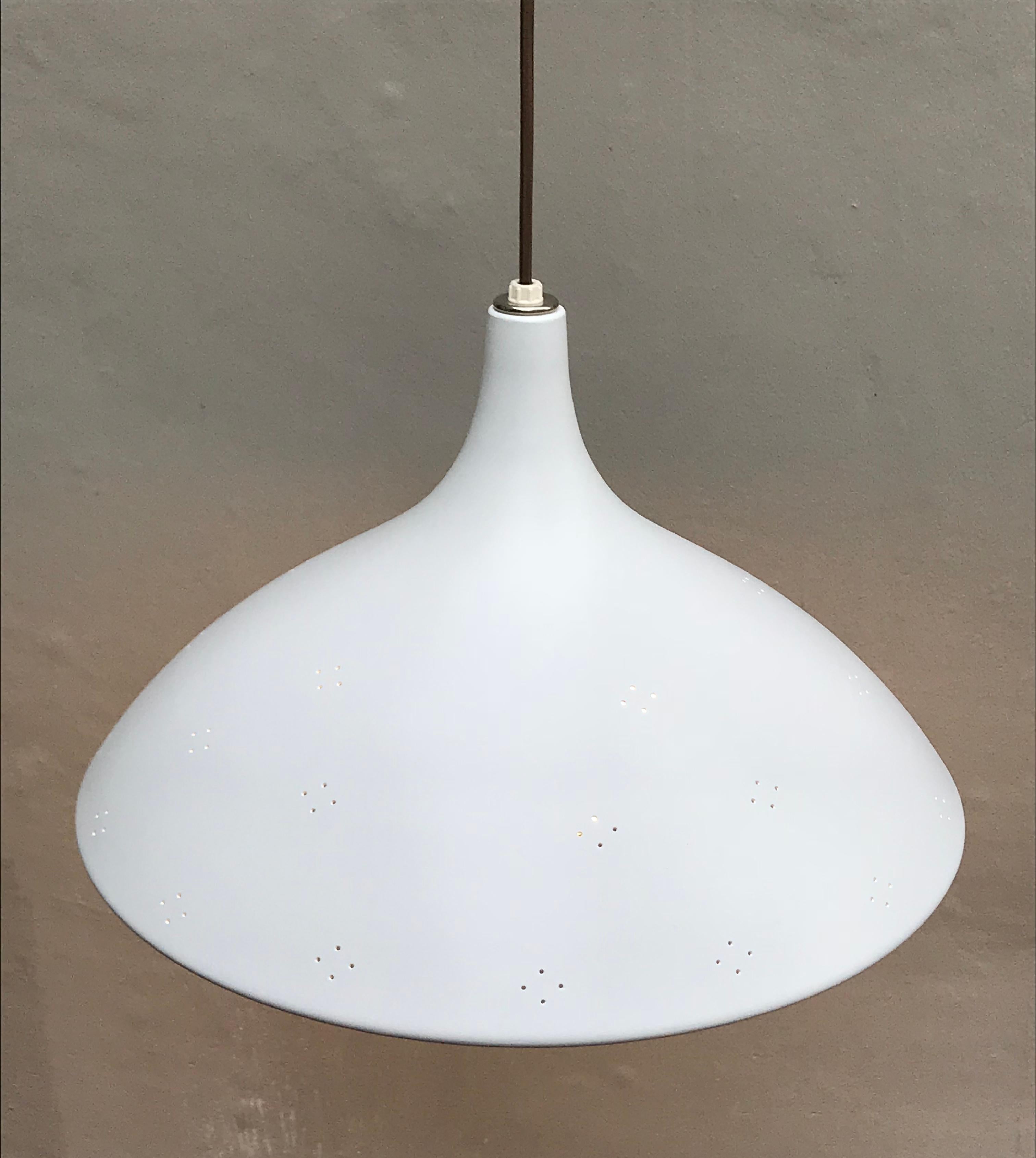 Beautiful Mid-Century Modern round aluminium pendant light with a matte white sprayed finish. Takes one 60 to 100 watt bulb. Photographed with 5 inch diameter bulb that slightly shows at the bottom of fixture. Bulb not included.