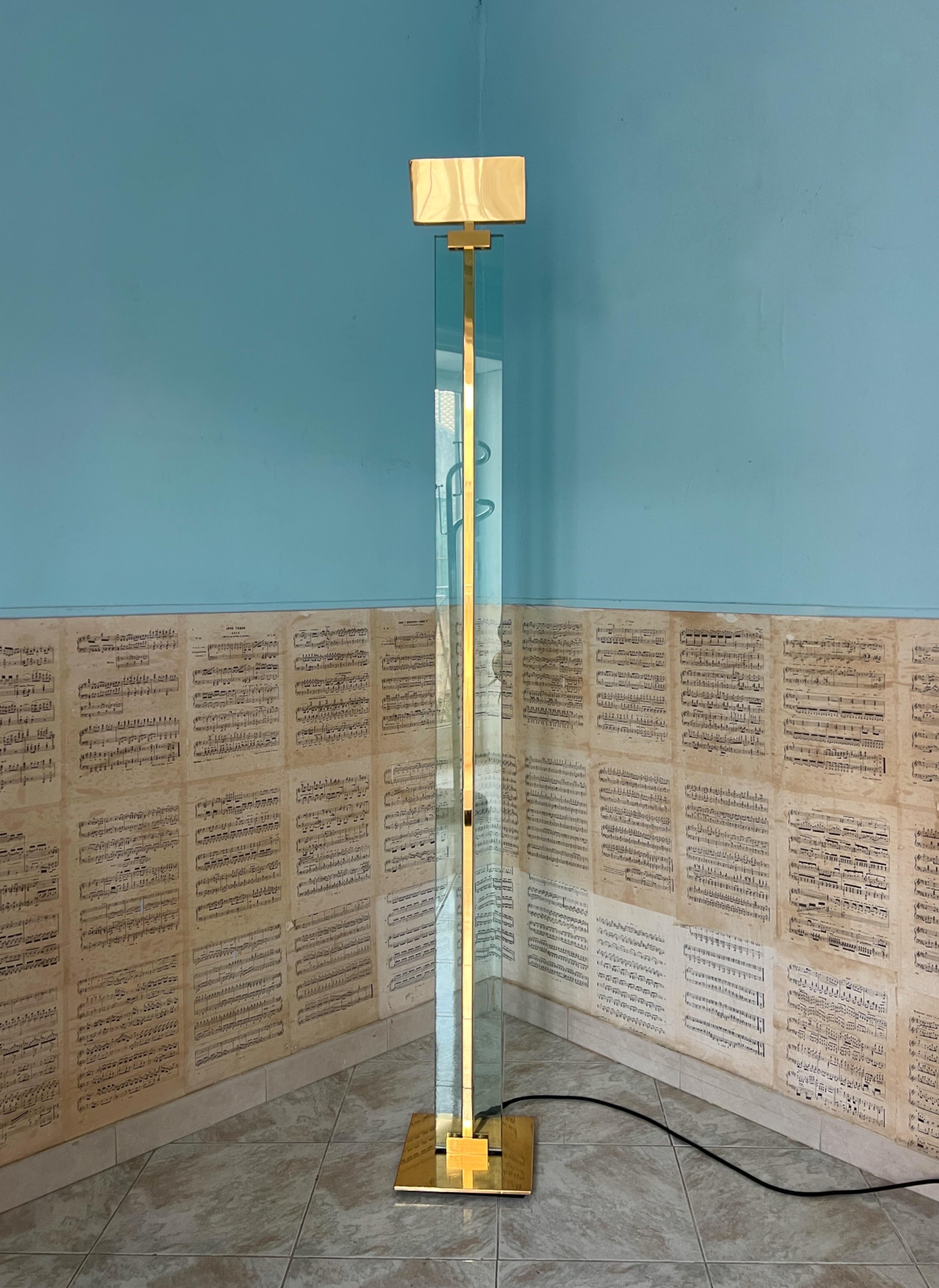 This elegant floor lamp by Mauro Martini combines glass and brass in a perfect way. Its sleek design makes a statement while remaining refined. The lamp’s combination of materials creates a beautiful contrast, making it a perfect addition to any
