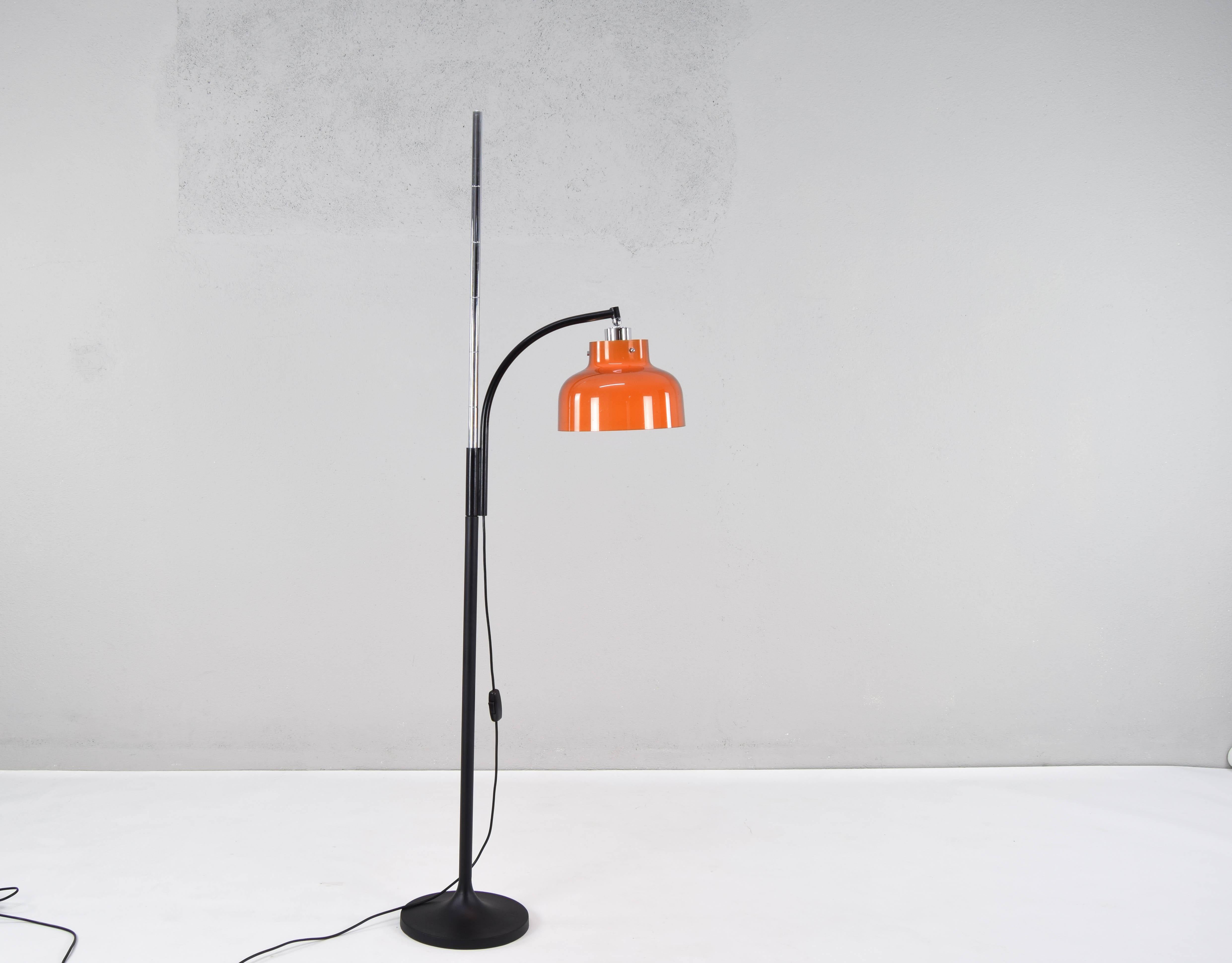 Height-adjustable floor lamp 