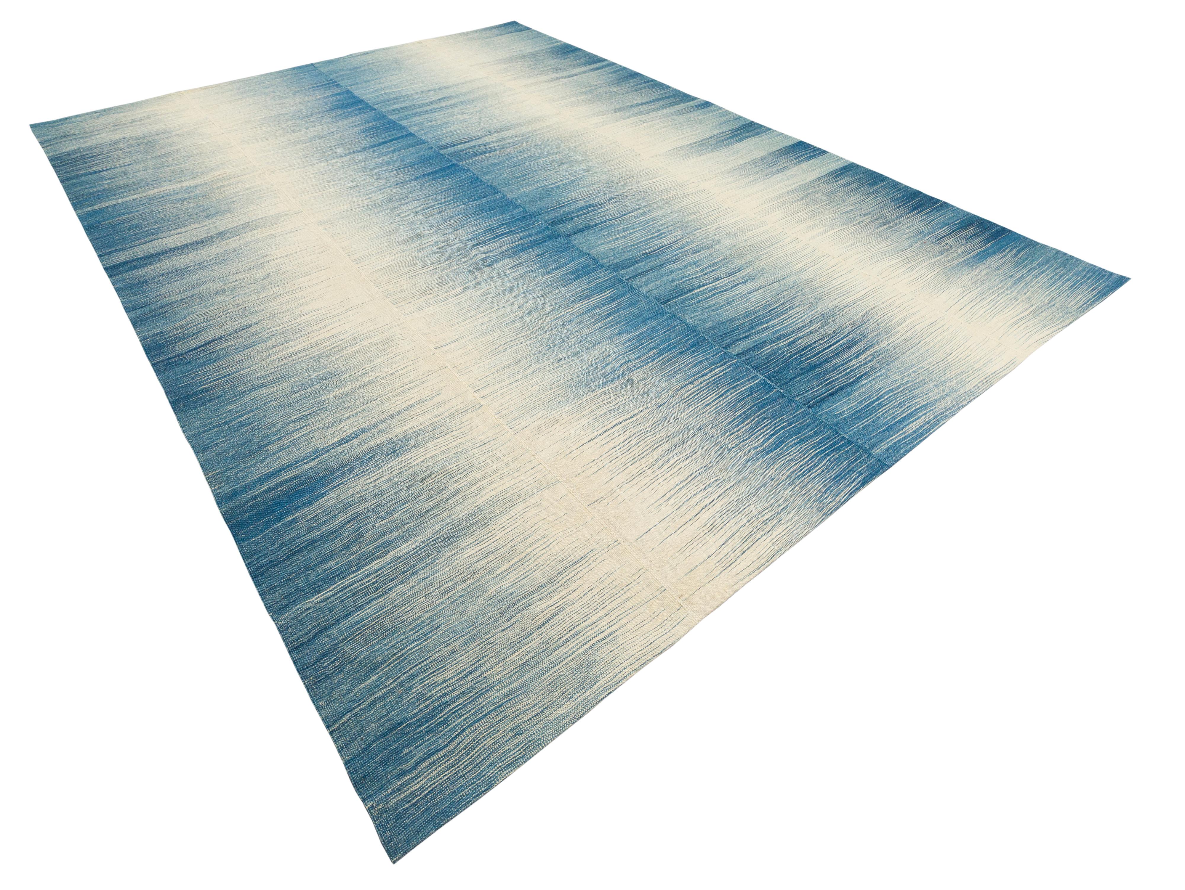 Mid-Century Modern Maznadran Flatweave Rug In New Condition For Sale In New York, NY