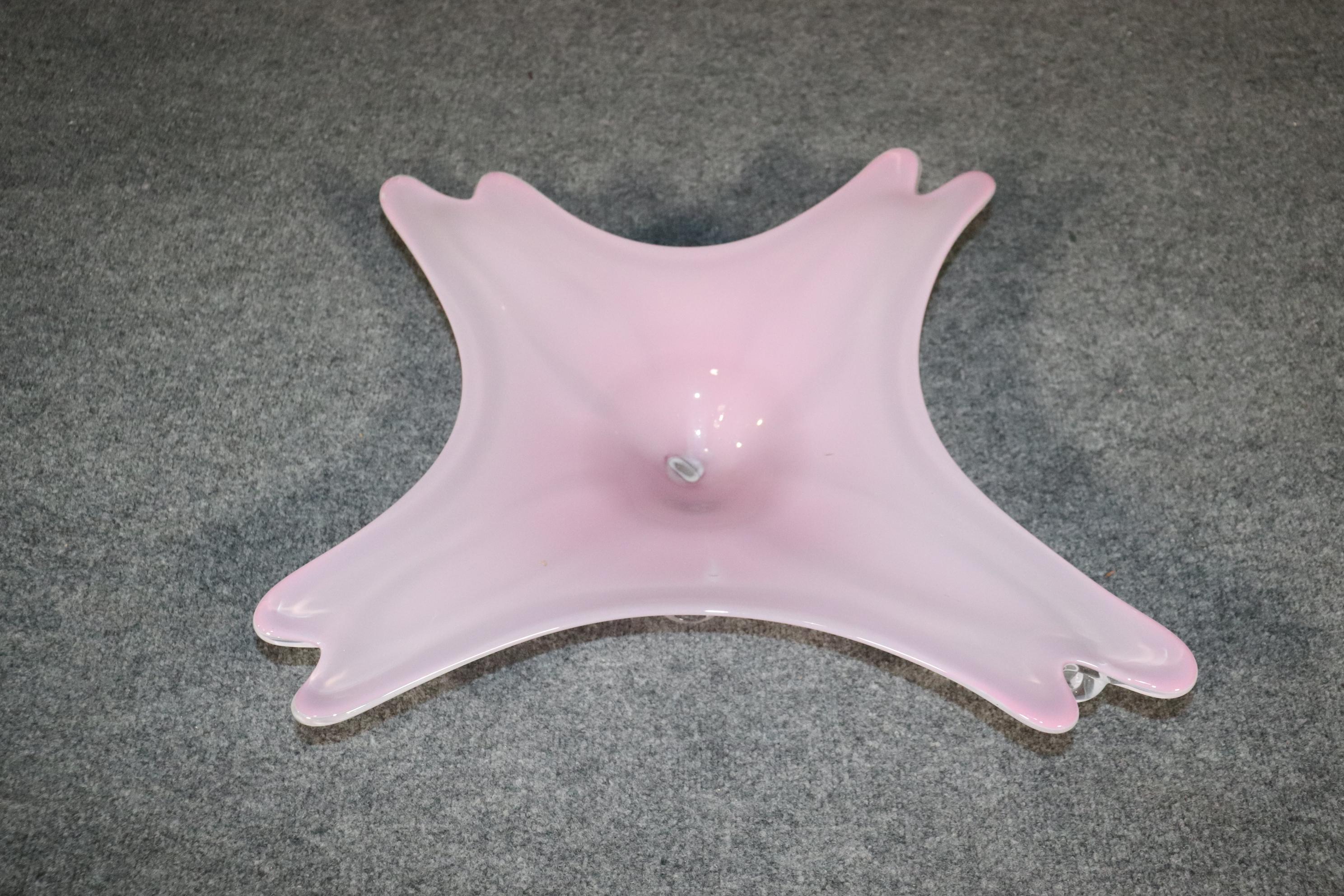 Mid-Century Modern MCM Pink Italian Murano Glass Center Piece In Good Condition For Sale In Swedesboro, NJ