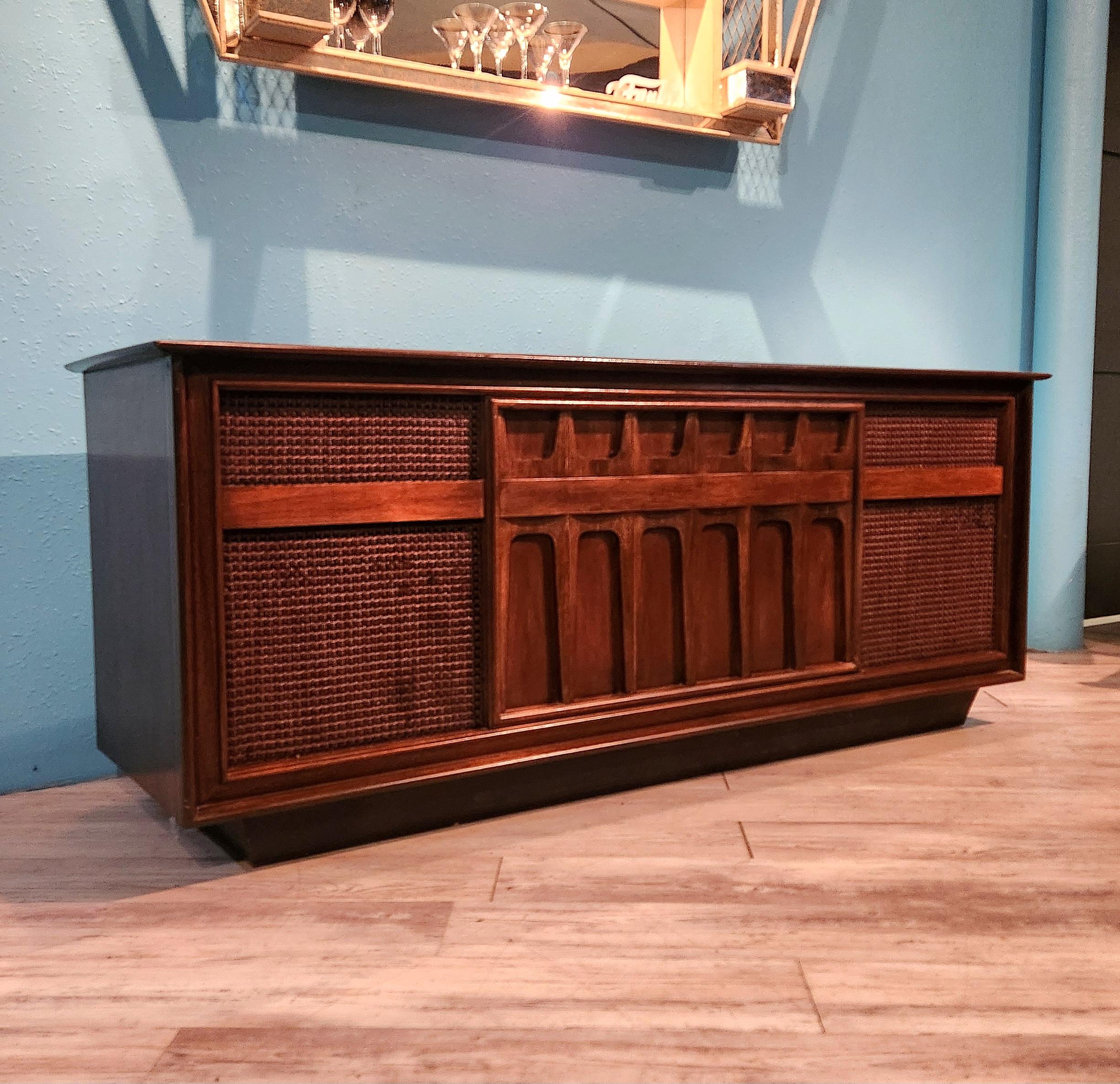 barzilay stereo console