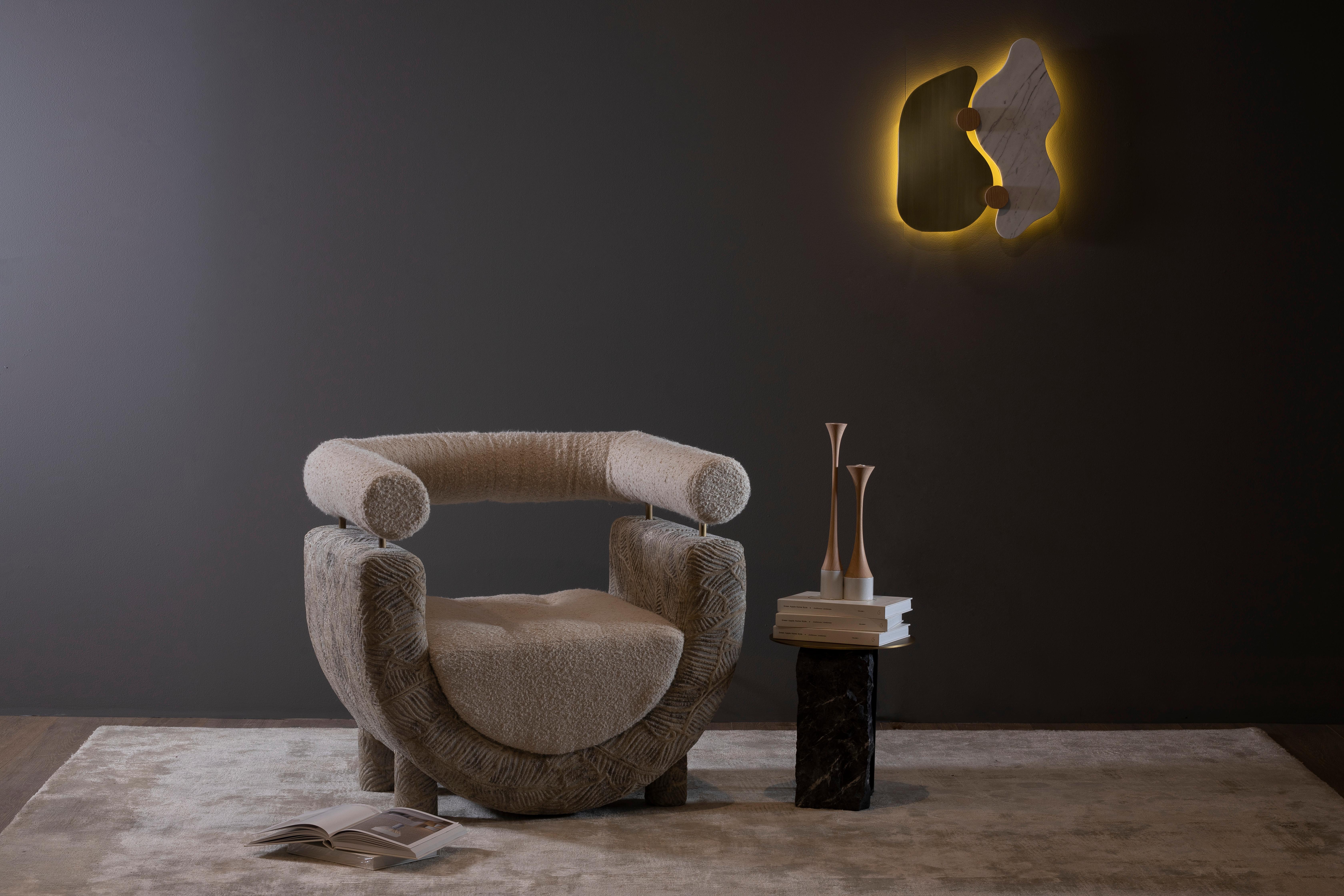 Sillón Moderno de Mitad de Siglo Mel, Terciopelo Bouclé Perlado, Hecho a Mano por Greenapple Latón en venta