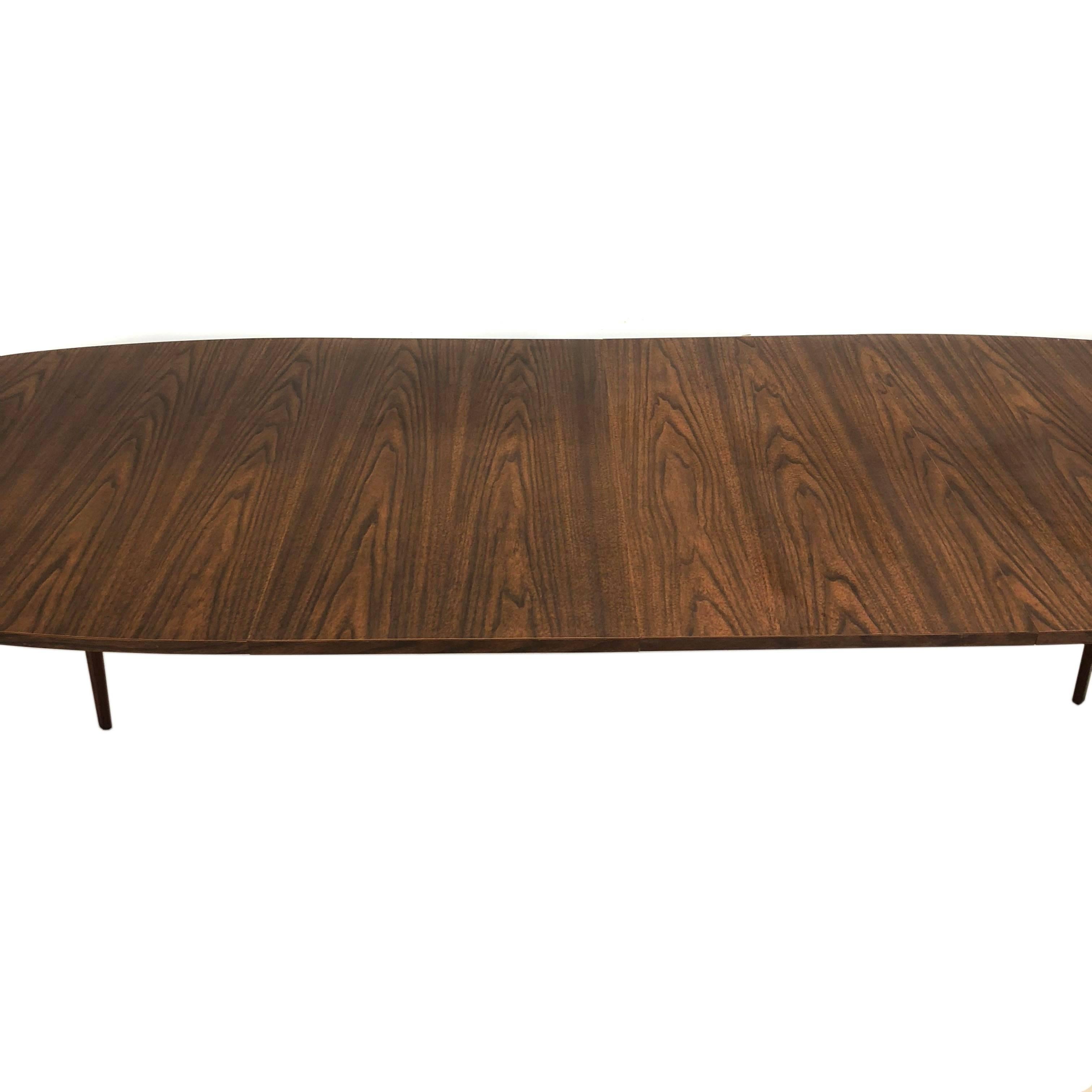 Mid-Century Modern Mel Smilow Dining Table with Two Leaves In Excellent Condition For Sale In New Hyde Park, NY