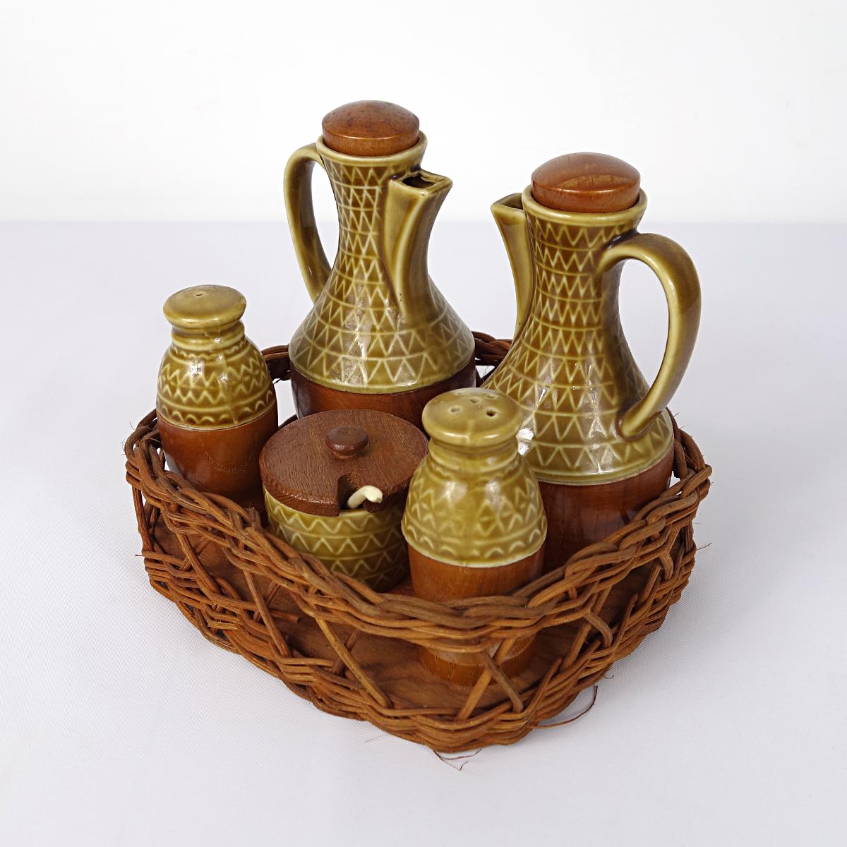 Modernes Menage-Set aus Keramik und Olivenholz aus der Mitte des Jahrhunderts (Moderne der Mitte des Jahrhunderts) im Angebot