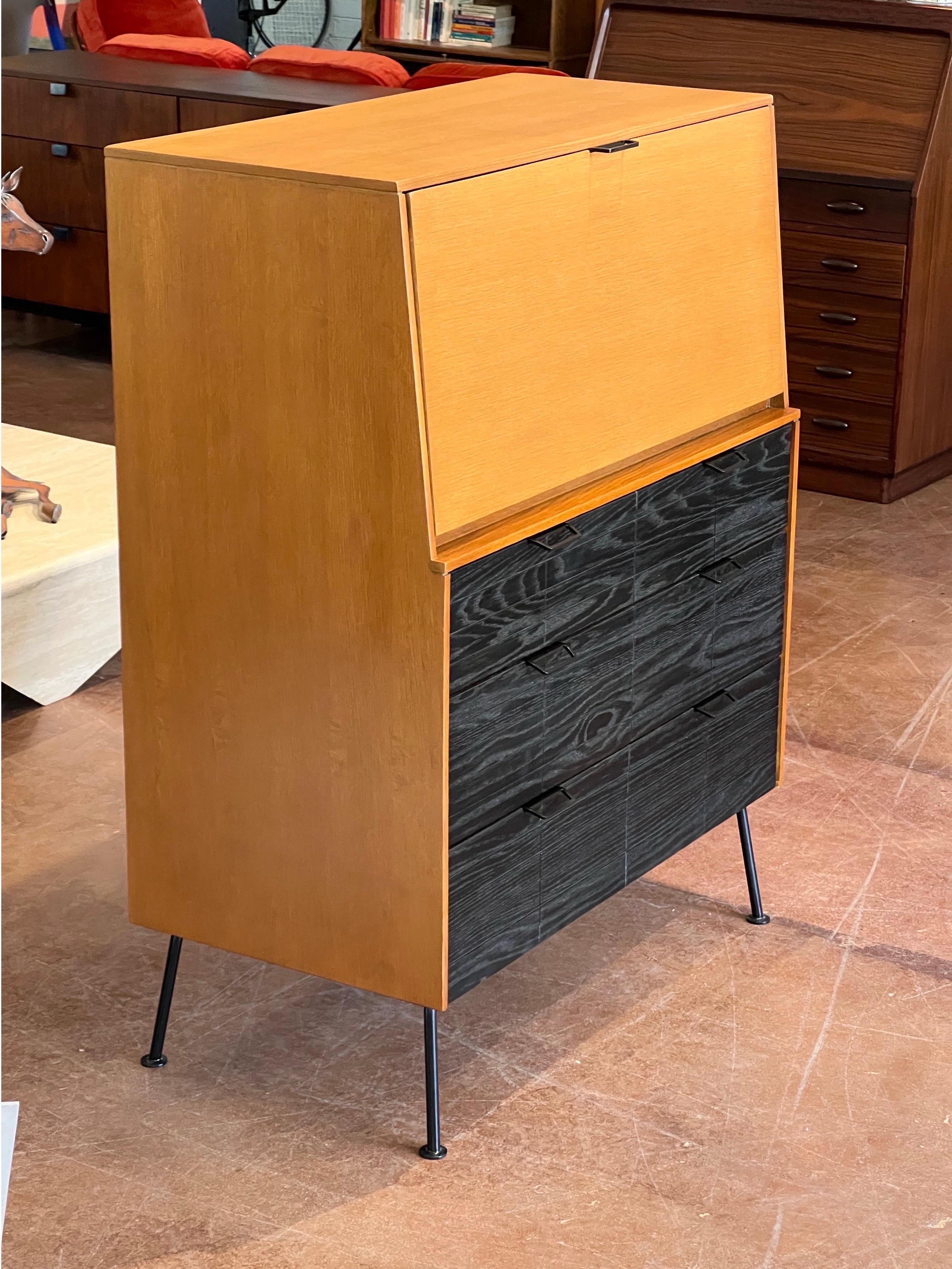 Mid-Century moderno Scrivania Mengel a ribalta di Raymond Loewy, metà del secolo scorso in vendita