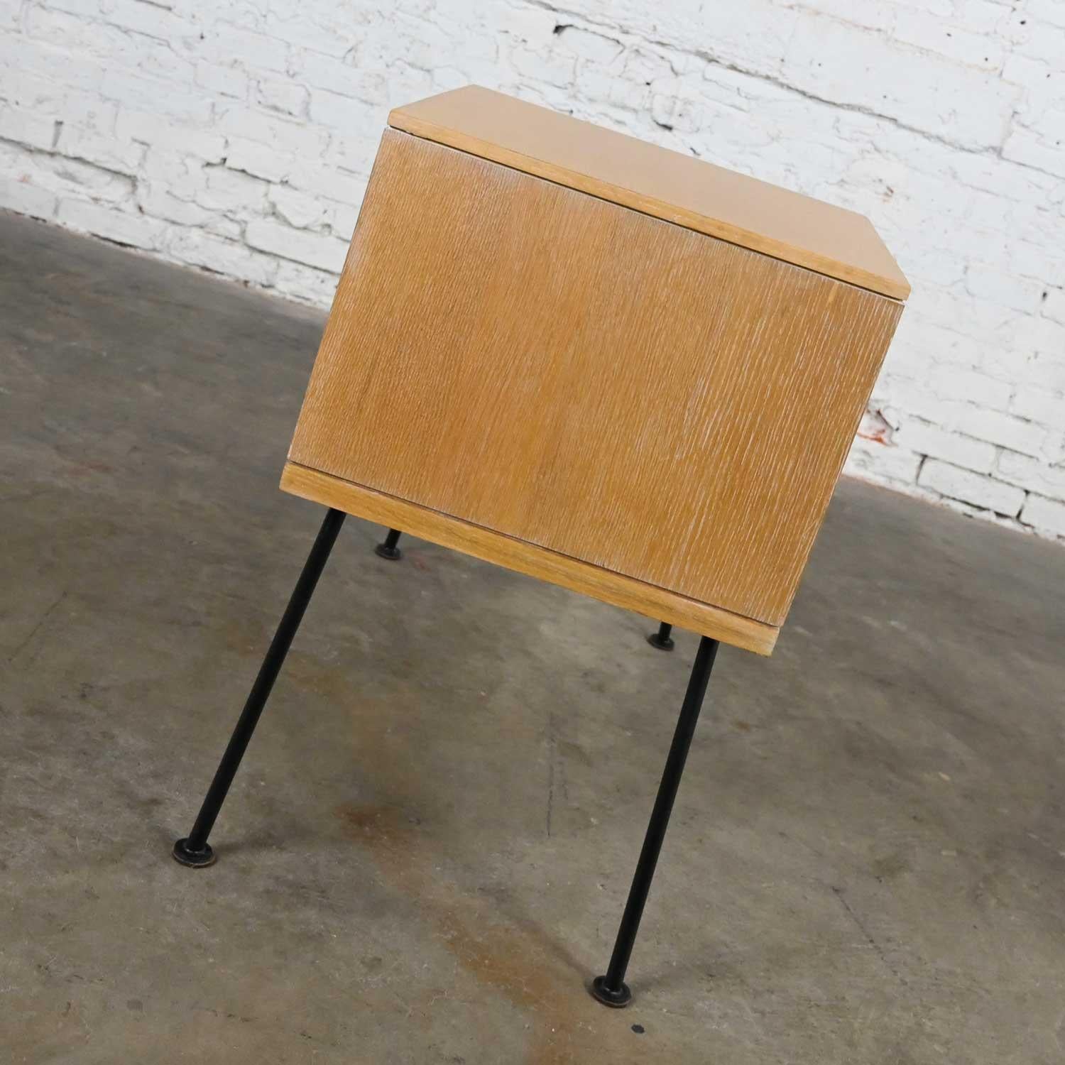 Banc de téléphone en chêne chaulé et cérusé Mengel, de style moderne du milieu du siècle dernier, par Raymond Lowey en vente 4