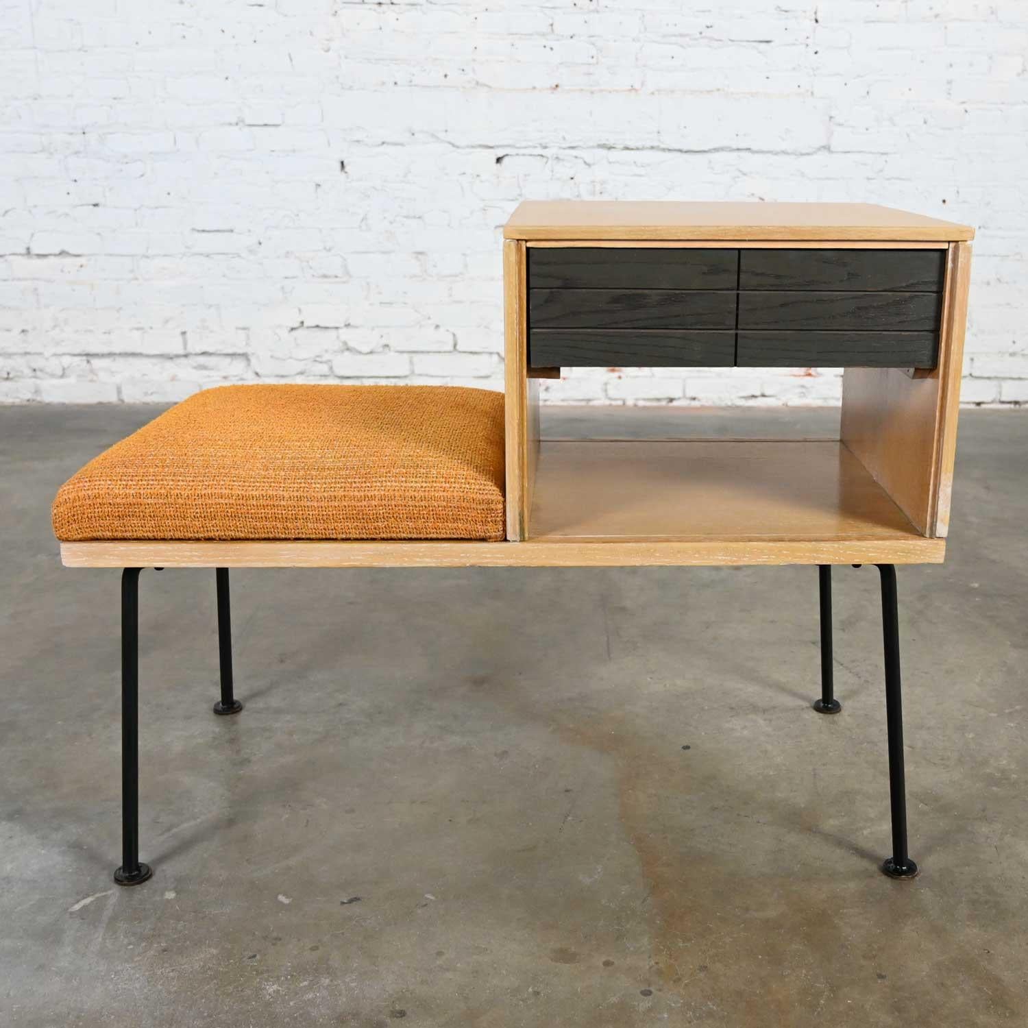 Américain Banc de téléphone en chêne chaulé et cérusé Mengel, de style moderne du milieu du siècle dernier, par Raymond Lowey en vente