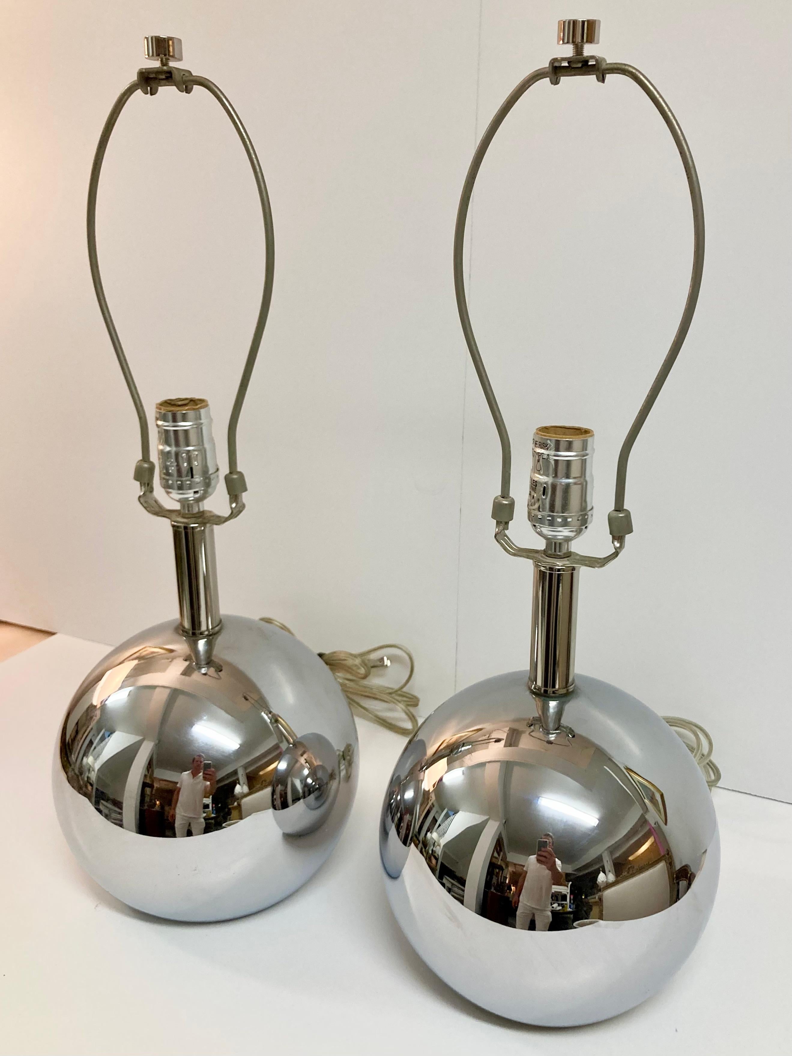 Pareja de lámparas de sobremesa con espejo de cristal de mercurio modernas de mediados de siglo en venta 3