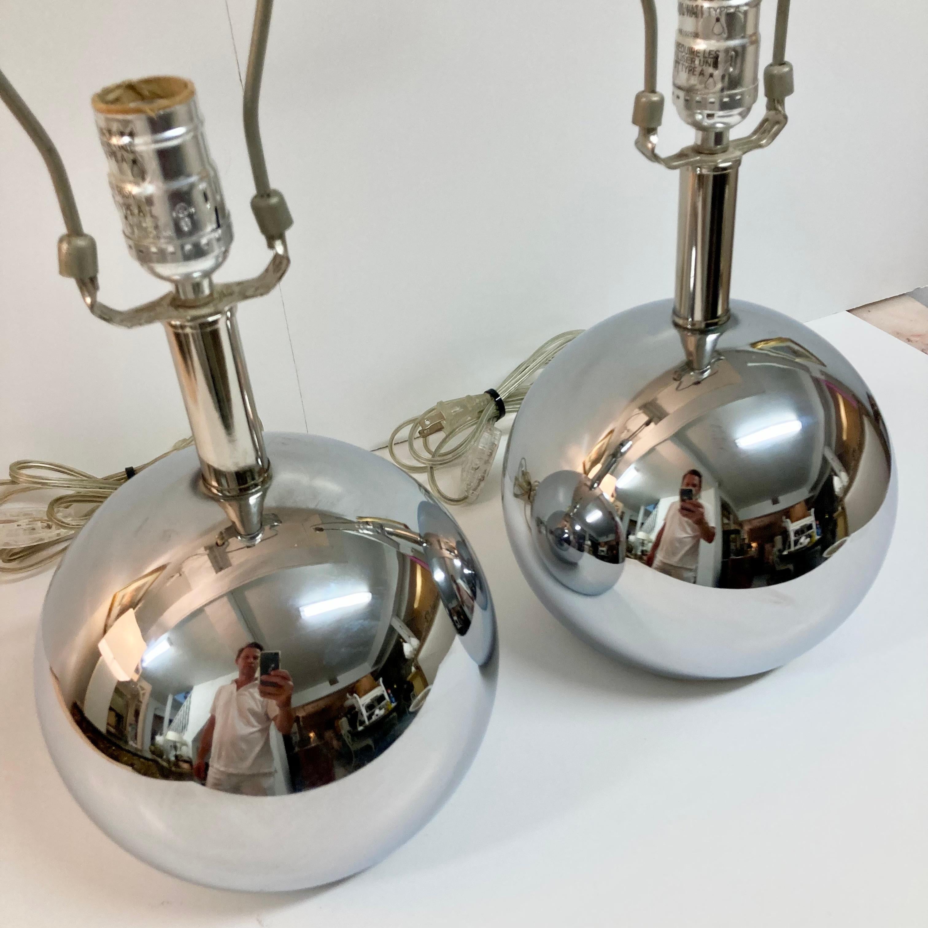 Pareja de lámparas de sobremesa con espejo de cristal de mercurio modernas de mediados de siglo mediados del siglo XX en venta