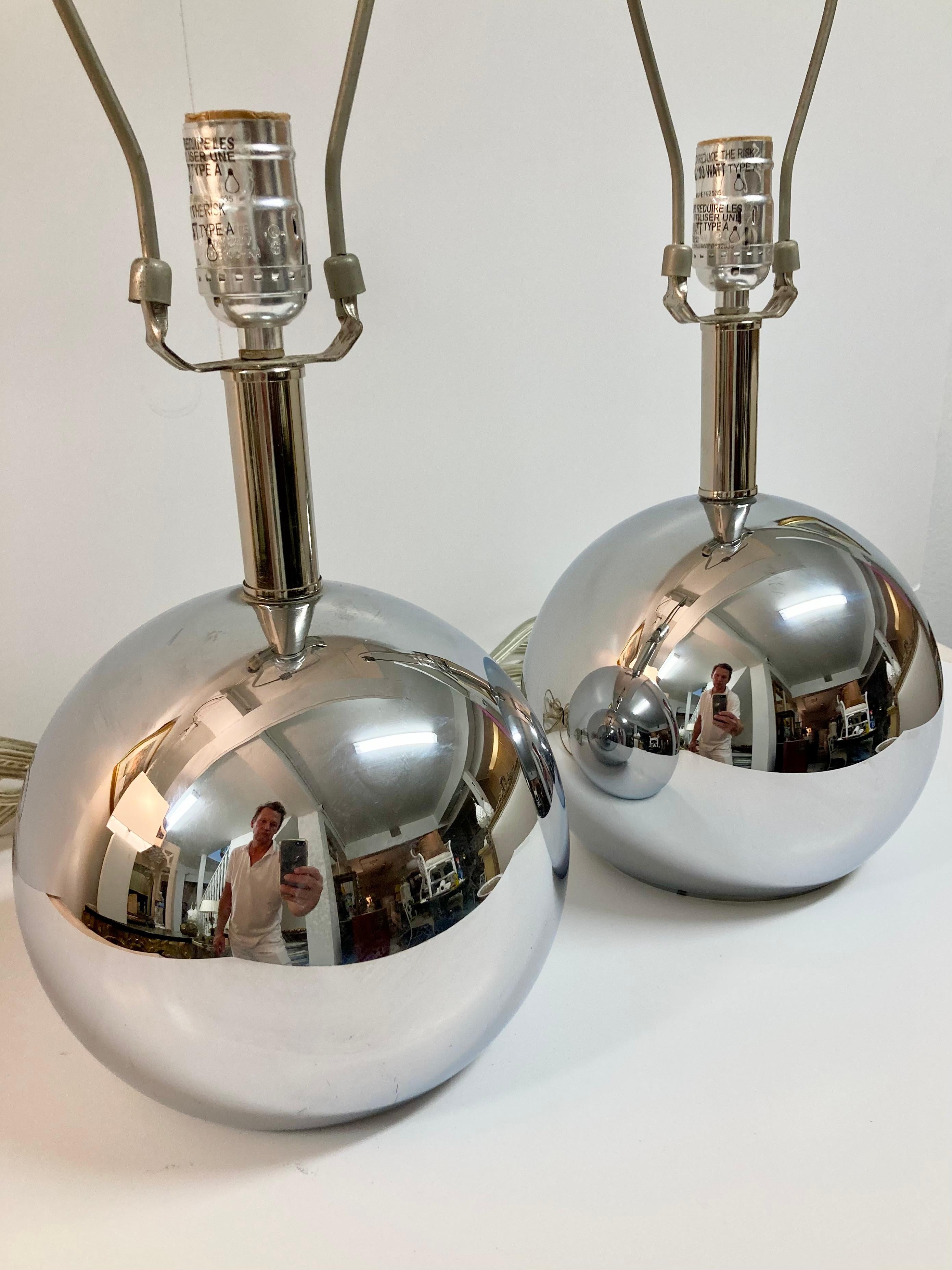 Pareja de lámparas de sobremesa con espejo de cristal de mercurio modernas de mediados de siglo en venta 1