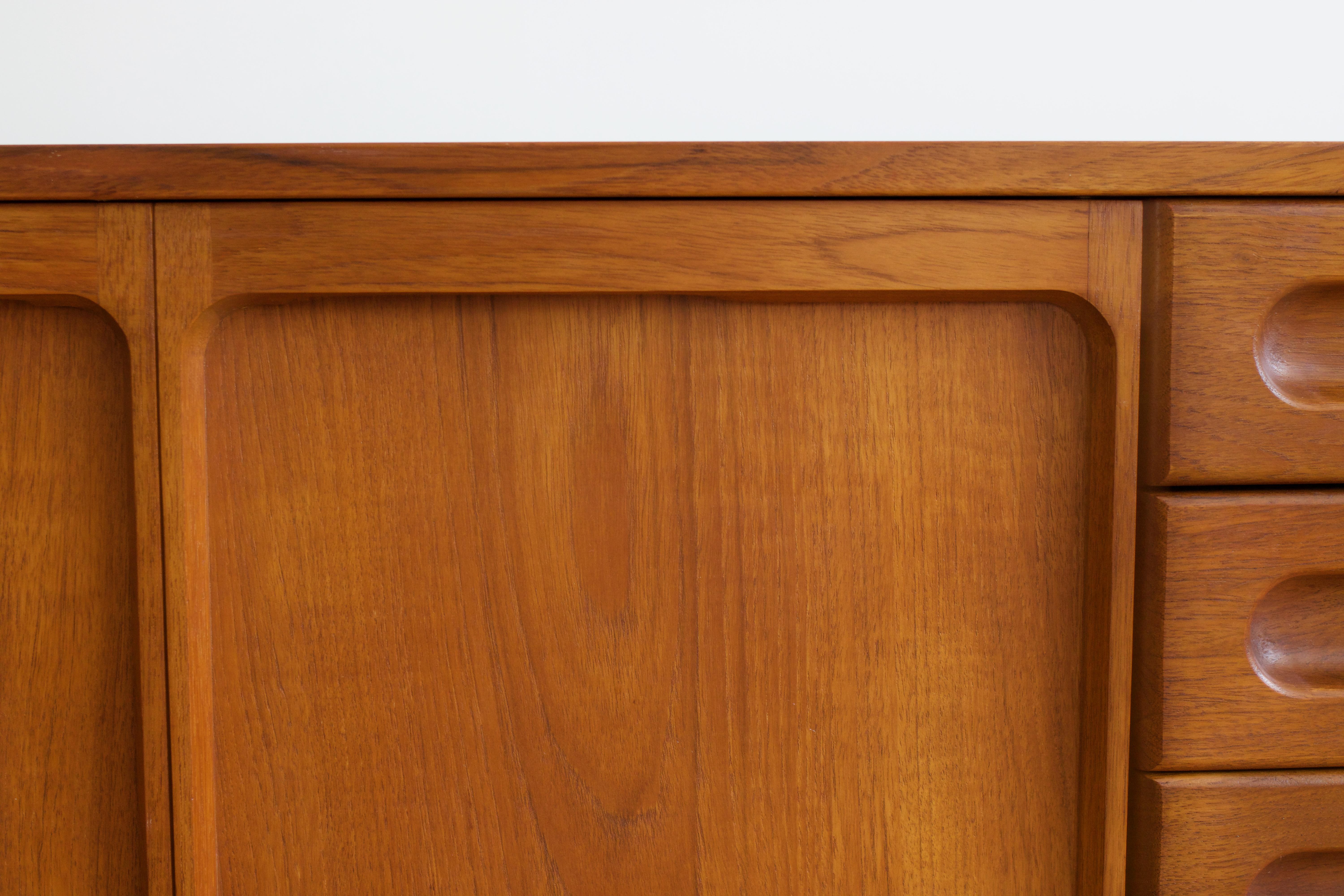 Mid-Century Modern Meredew Teak Credenza 15