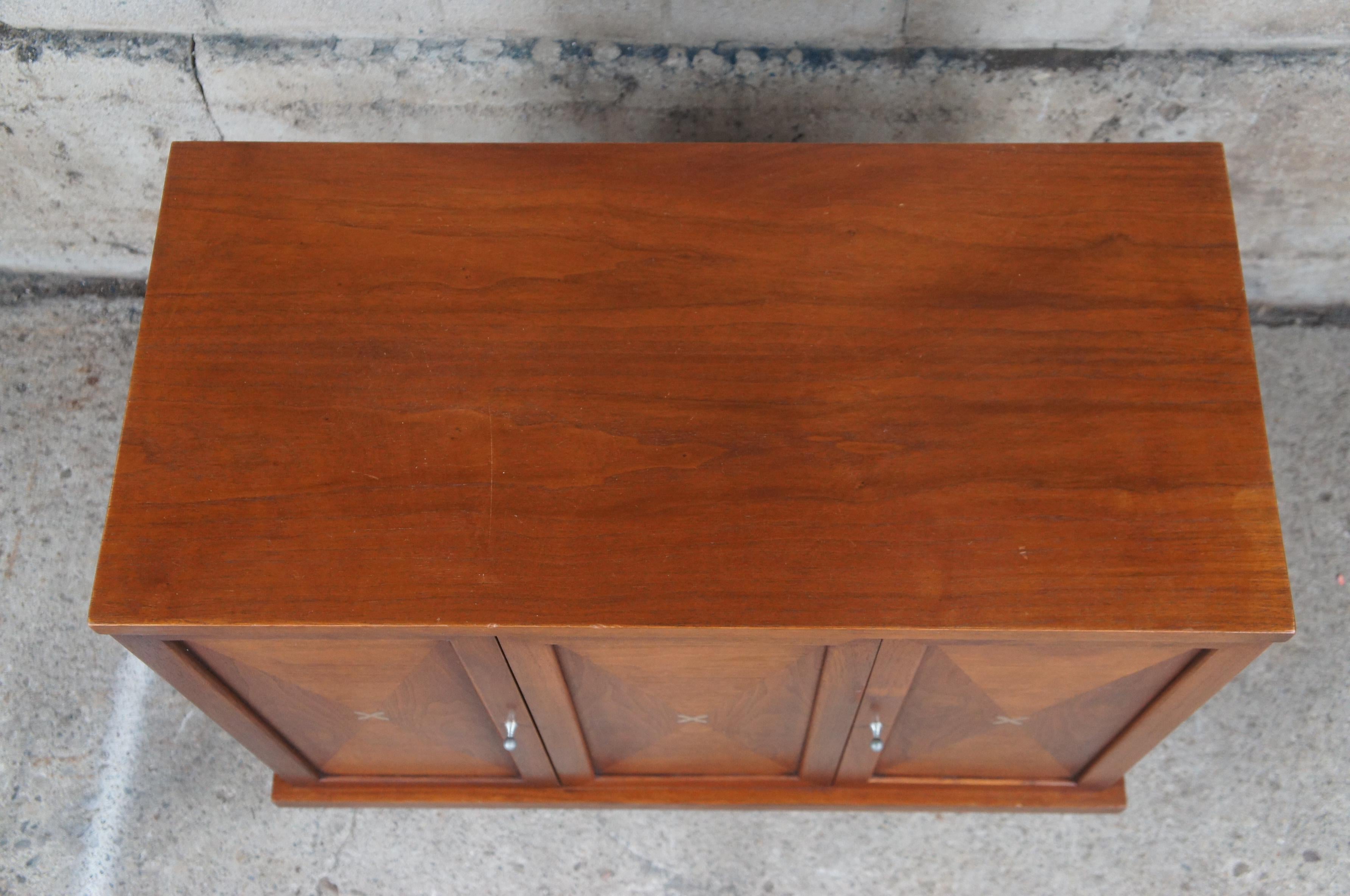 Mid-Century Modern Merton Gershun American Martinsville Chest Console Record Cab In Good Condition In Dayton, OH