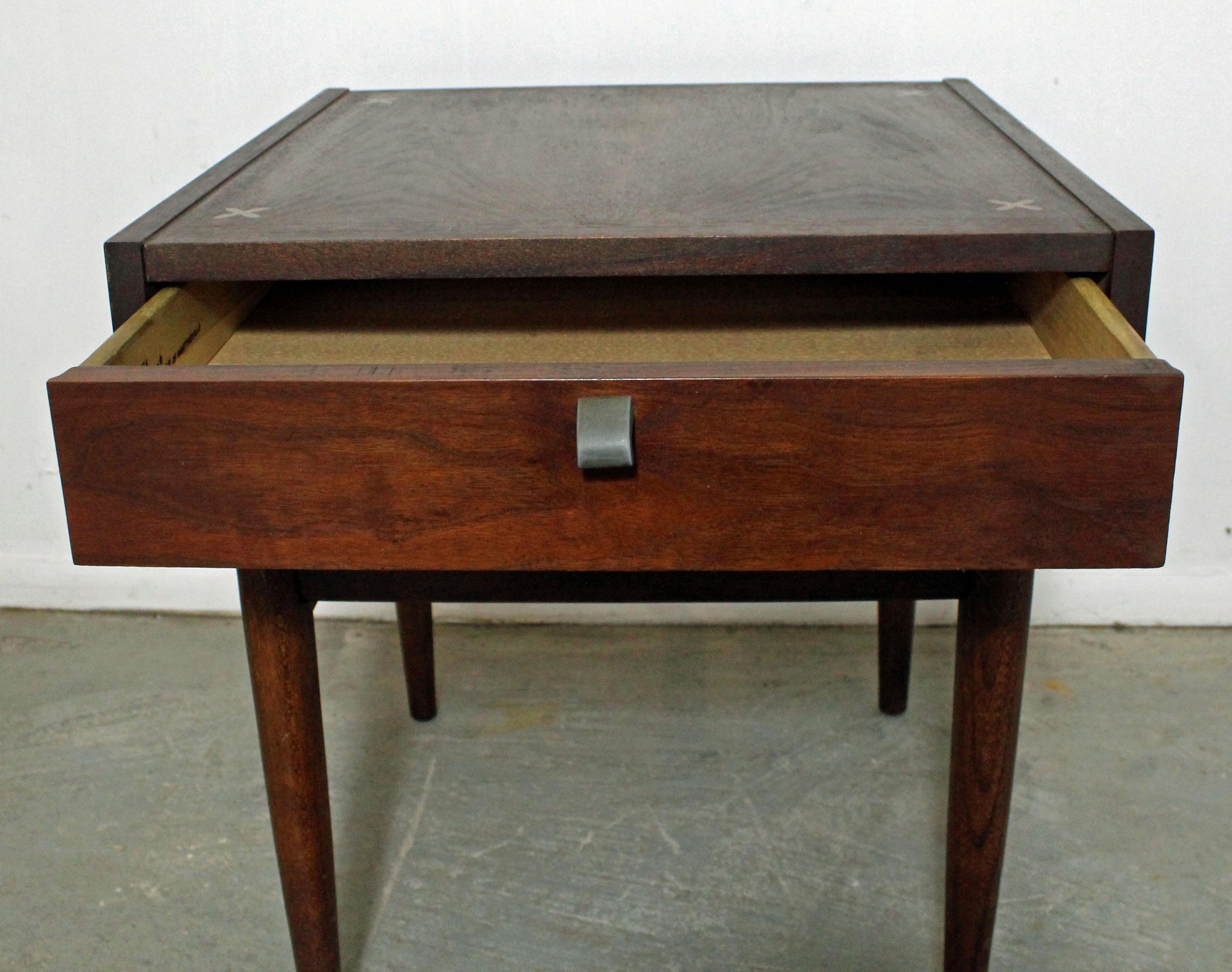 Mid-Century Modern Merton Gershun American of Martinsville Walnut End Table In Good Condition For Sale In Wilmington, DE